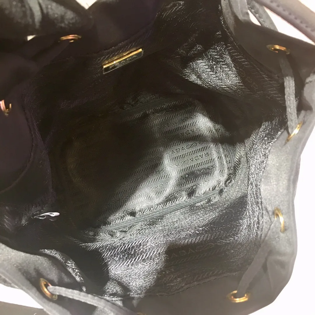 💰800, the classic 1BH097 large size black has arrived👏👏 Made of imported nylon fabric, top grade five, portable/diagonal, light, practical and fashionable, beauties, hurry up and get it, 165 OEM code, length 20.5x height 26x bottom 13cm👍👍👍💰💰