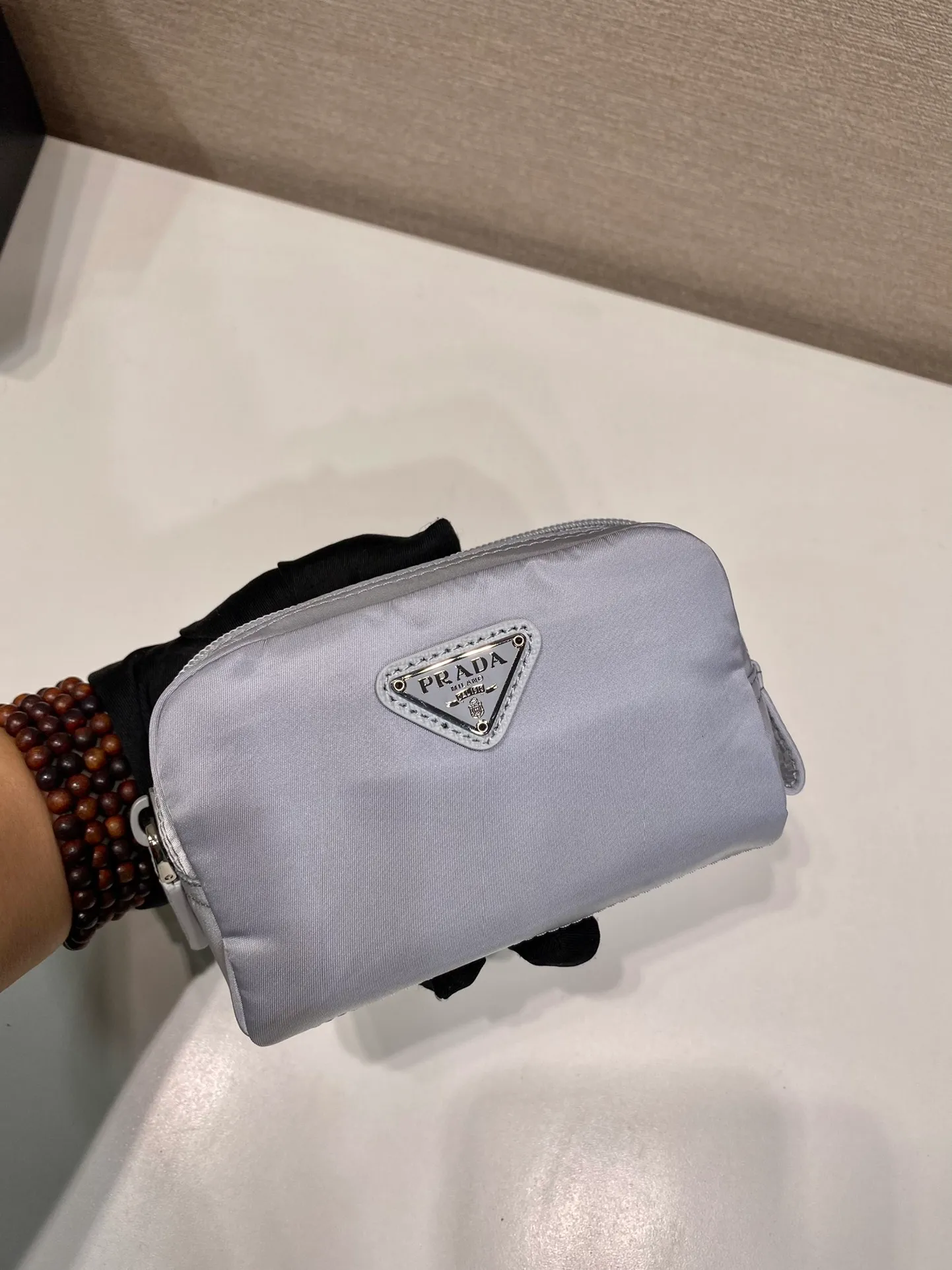 💰280 coin purse🎉1NA339 new product🎉🎉 This clutch bag is made of innovative Prada Re-Nylon regenerated nylon. The bag has a zipper design, the inner pocket is equipped with a zipper pocket, top-grade hardware, large capacity space, cards/car keys🔑/lipstick💄/all no problem, babies, the little handbag you have been longing for has arrived👏👏 Length 12x Height 8x Bottom 3.5cm🎉🎉🎉👏👏👏