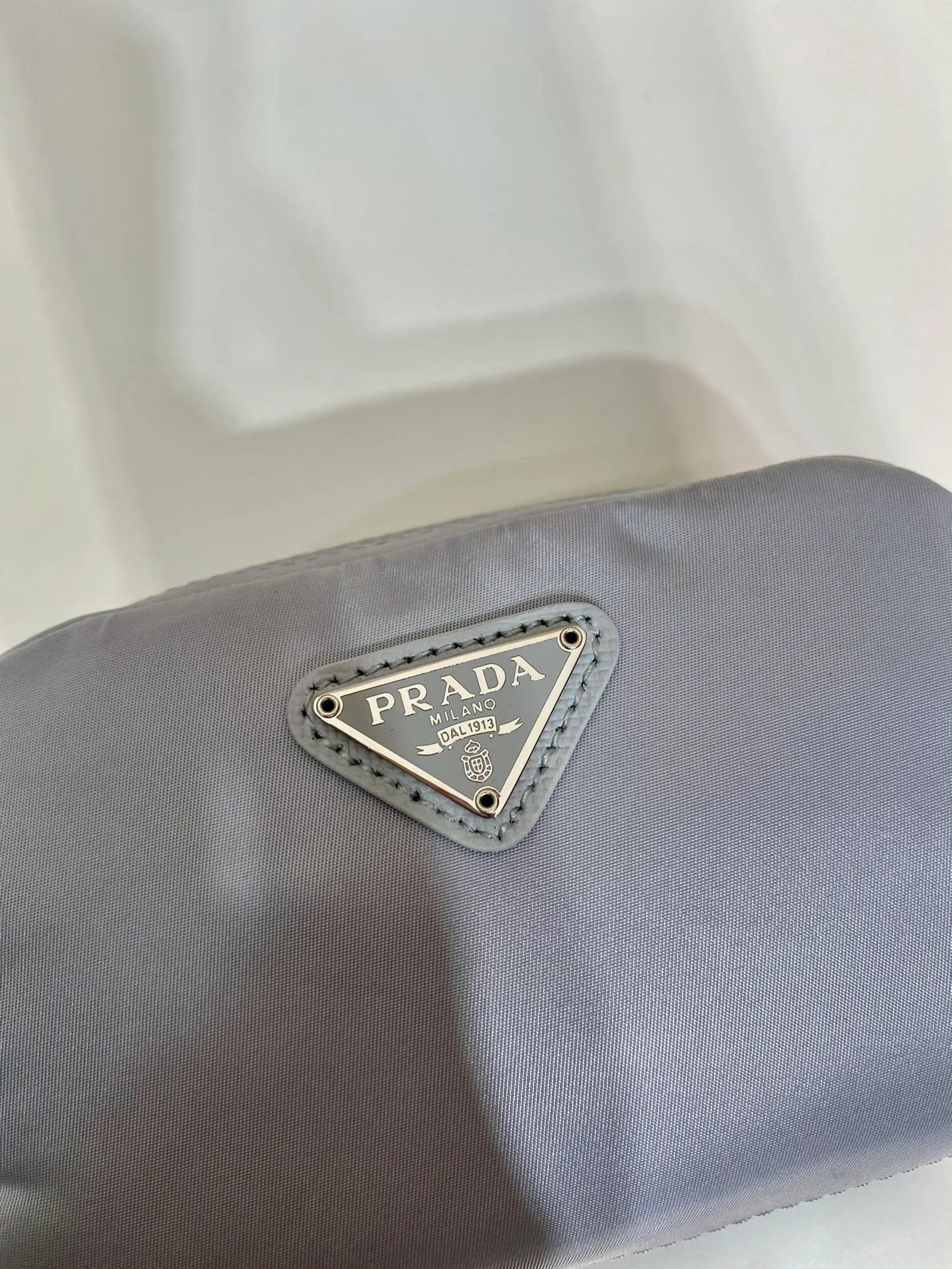 💰280 coin purse🎉1NA339 new product🎉🎉 This clutch bag is made of innovative Prada Re-Nylon regenerated nylon. The bag has a zipper design, the inner pocket is equipped with a zipper pocket, top-grade hardware, large capacity space, cards/car keys🔑/lipstick💄/all no problem, babies, the little handbag you have been longing for has arrived👏👏 Length 12x Height 8x Bottom 3.5cm🎉🎉🎉👏👏👏