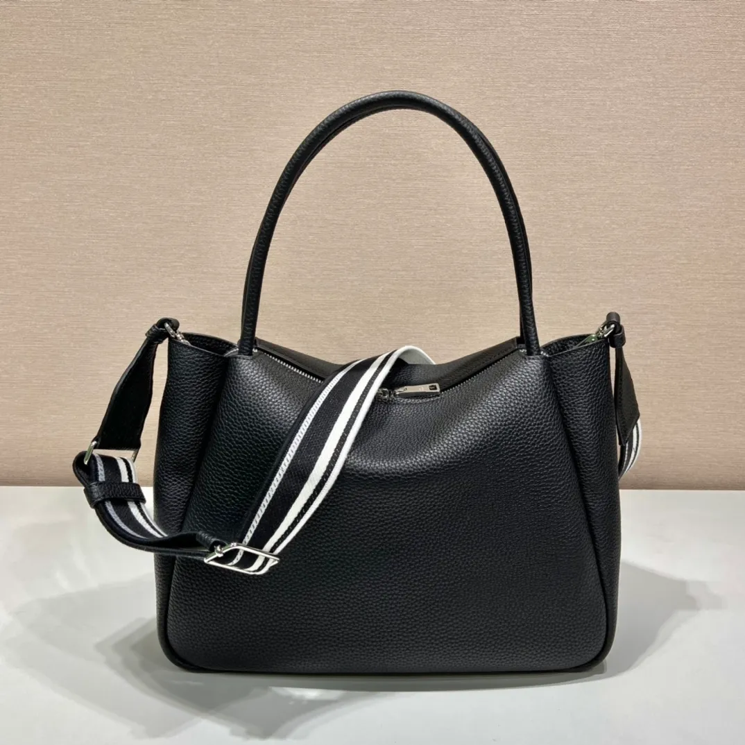 💰2040🎉New double shoulder straps🎉1BC170 double shoulder straps🎉 This double shoulder strap is made of imported deerskin grain cowhide and equipped with two interchangeable and adjustable long shoulder straps. The combination of fabric webbing and cowhide is perfect😘, versatile for mixing and matching different clothes on different occasions😘, large capacity, many compartments, super soft feel🎉Hurry up and get it🎉 Length 32x Height 26x Bottom 13cm🎉🎉🎉👏👏👏