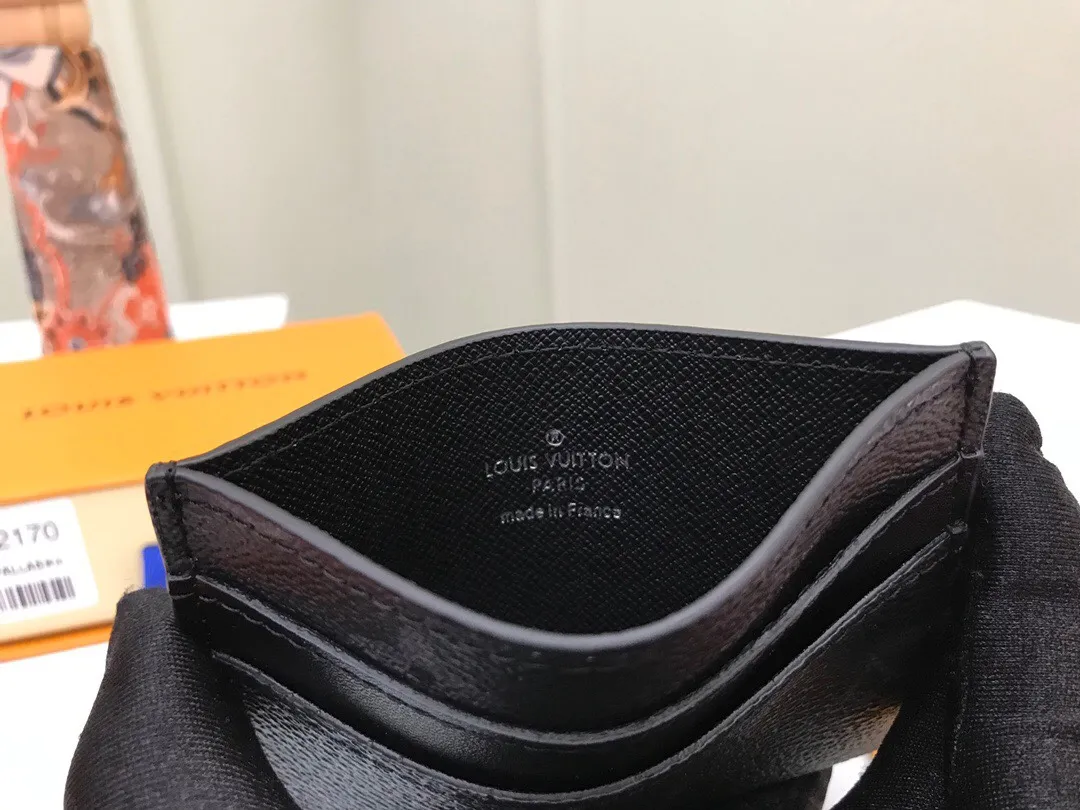 p¥150👉nfc163C01 dynamic chip version👈【Top inspection-free】Original overseas special product PORTE CARTES DOUBLE card holder M62170 black flower, this card holder made of new Monogram Eclipse coated canvas material is beautiful and fashionable in style, compact in size, and can be easily put into your pocket. Equipped with a central pocket and four slots for storing credit cards, plane and bus tickets, and business cards. 11.0x 7.0x 0.6 cm (length x height x width) with gift box