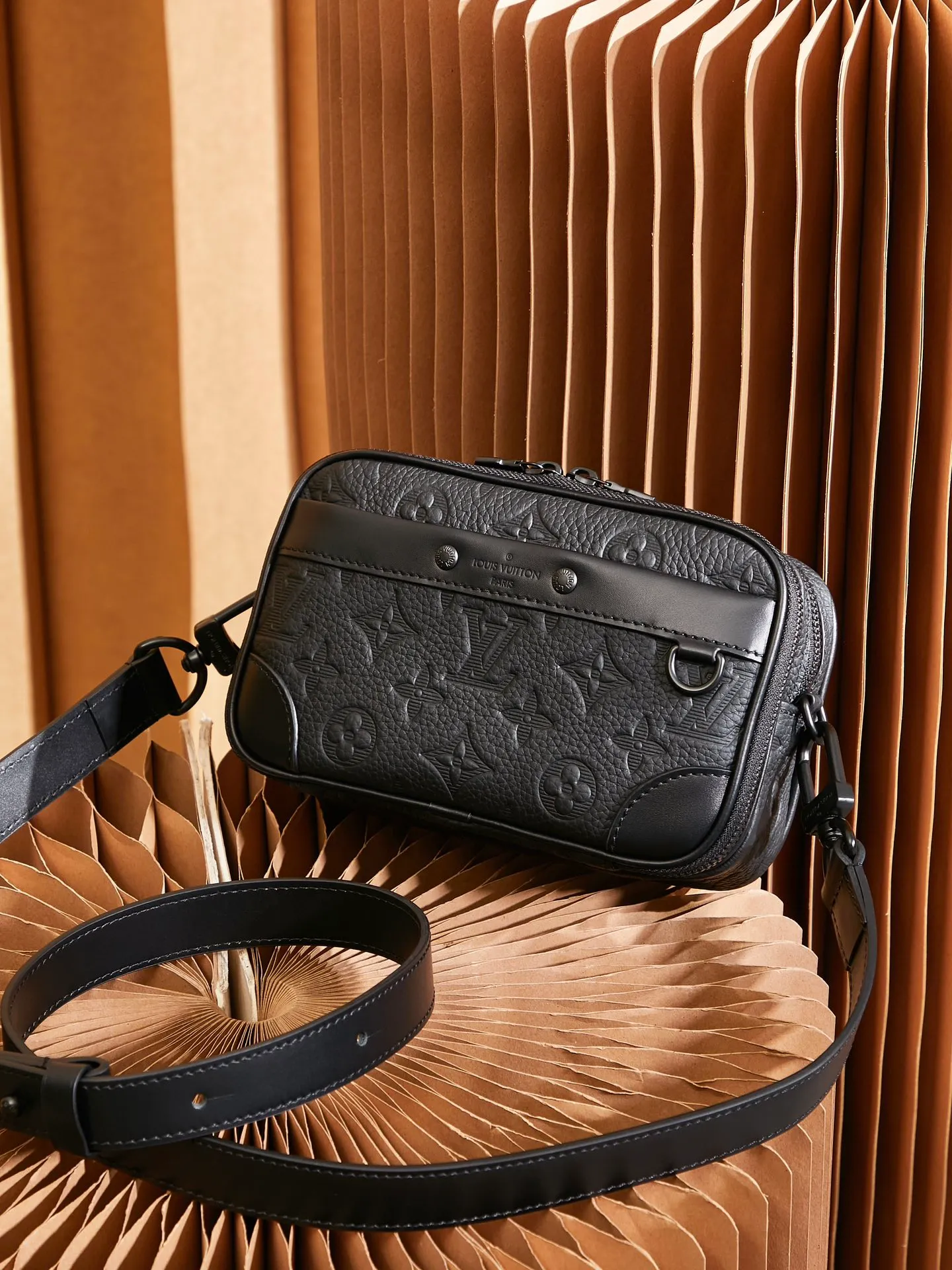 P¥760👉nfc163C01 dynamic chip version👈This Neo Alpha cross-body bag M82544 top quality inspection-free🇫🇷All steel hardware Size: 11*18.5*6.5cm [Essential details, every detail is impeccable]
