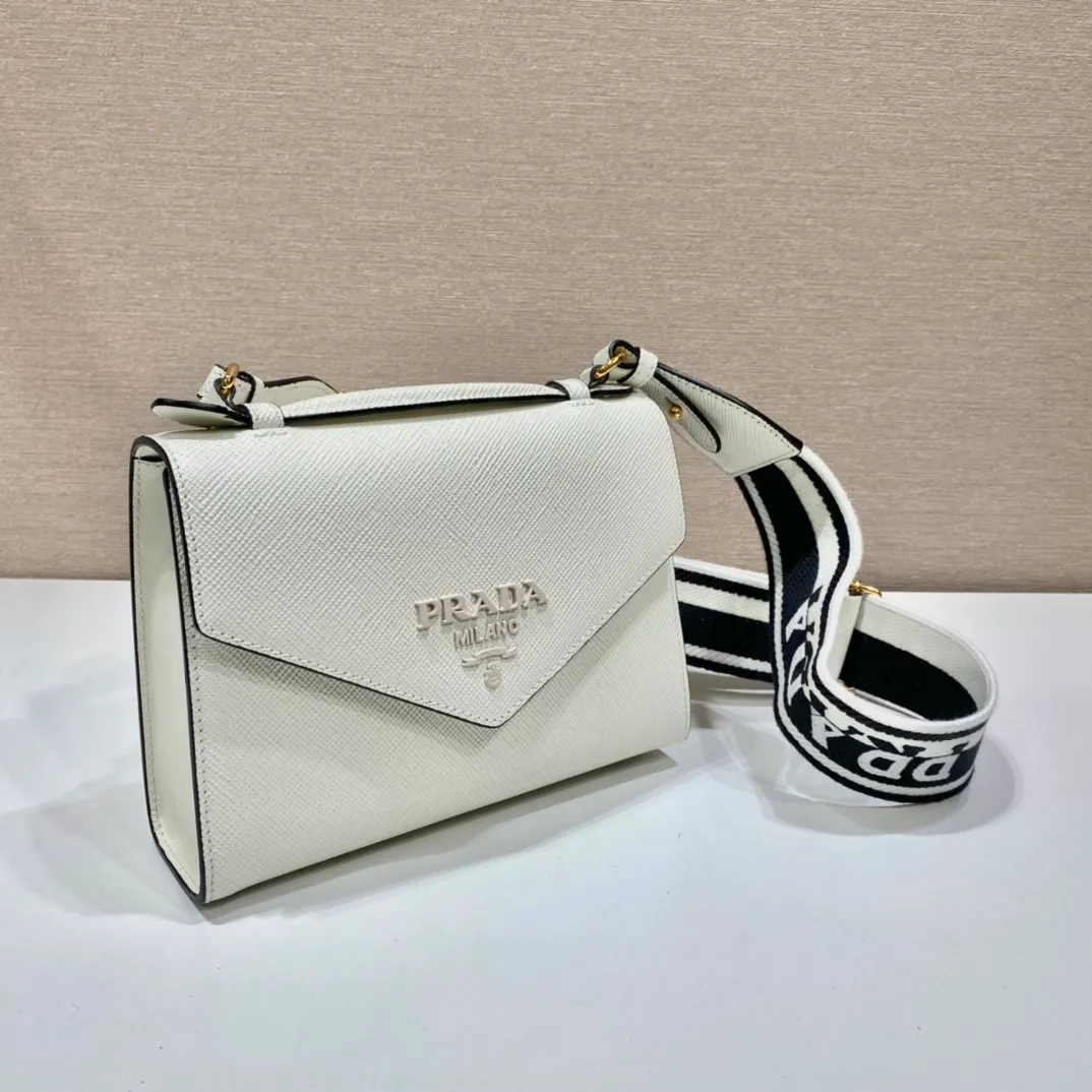 💰1660🎉New cross-body bag🎉1BD317🎉🎉 This Saffiano leather Monochrome handbag is beautifully designed with the iconic logo in the same color effect. Simple and elegant lines define the style of the bag. What I love most is this fabric embroidered shoulder strap😘It can be detachable and matched with other bags. It can be carried hand-held or crossbody👏👏I love it so much😘The contrasting color logo embroidery makes the brand style clearly visible. Simple and elegant, hurry up and get it🎉🎉 Length 21x Height 14x Bottom 6.5cm🎉🎉🎉