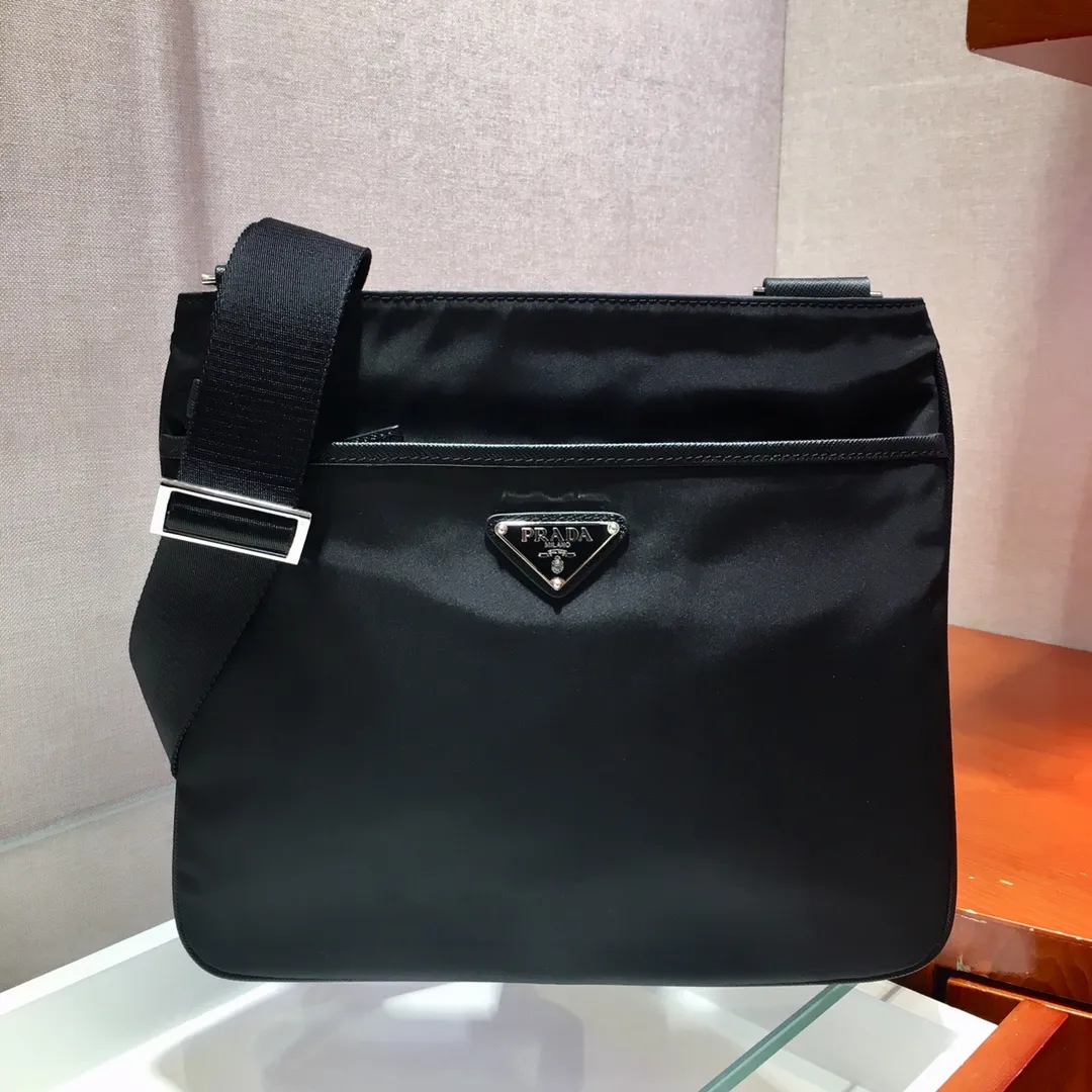 💰760, P Jiajiao classic men's bag, VA053M black, original item, made of parachute fabric, top-grade hardware, many compartments, light and practical, a must-have for men, length 29X height 26cm.💪💪💪💰💰
