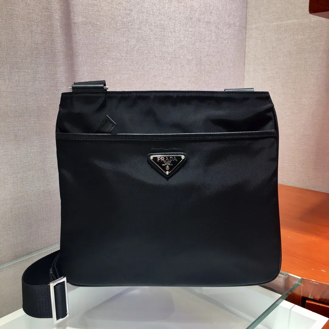💰760, P Jiajiao classic men's bag, VA053M black, original item, made of parachute fabric, top-grade hardware, many compartments, light and practical, a must-have for men, length 29X height 26cm.💪💪💪💰💰