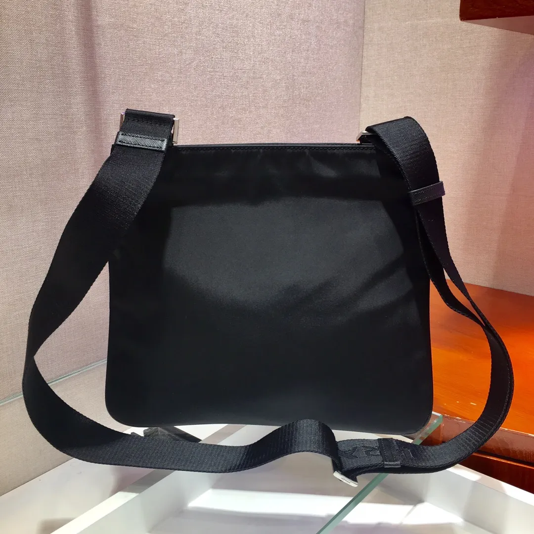 💰760, P Jiajiao classic men's bag, VA053M black, original item, made of parachute fabric, top-grade hardware, many compartments, light and practical, a must-have for men, length 29X height 26cm.💪💪💪💰💰