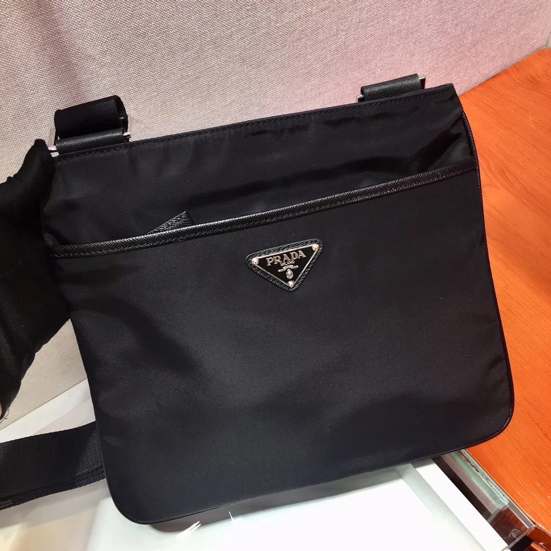 💰760, P Jiajiao classic men's bag, VA053M black, original item, made of parachute fabric, top-grade hardware, many compartments, light and practical, a must-have for men, length 29X height 26cm.💪💪💪💰💰