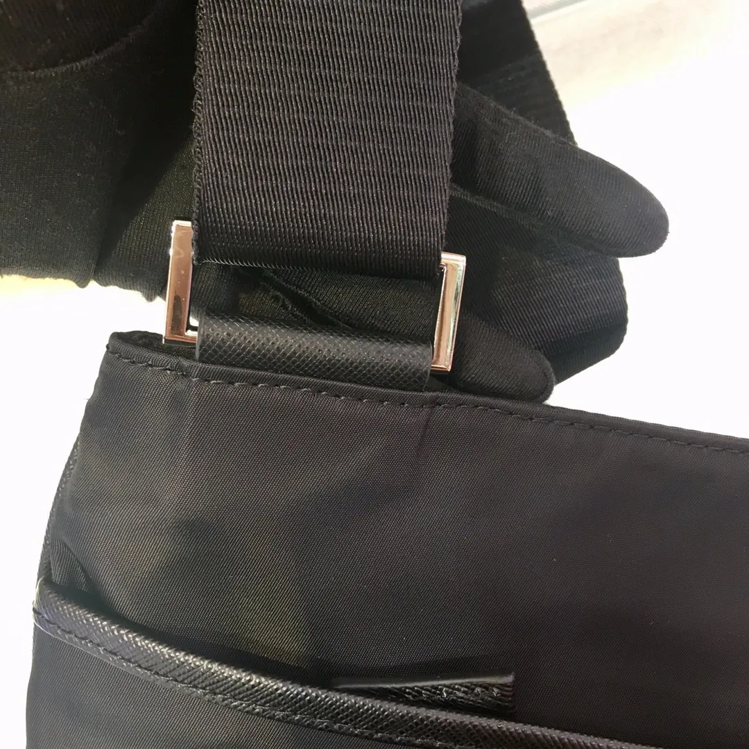 💰760, P Jiajiao classic men's bag, VA053M black, original item, made of parachute fabric, top-grade hardware, many compartments, light and practical, a must-have for men, length 29X height 26cm.💪💪💪💰💰