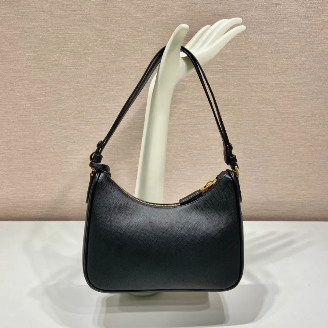 💰1320🎉New style🎉1BC204B handbag/underarm bag/crossbody bag This Hobo handbag/underarm bag/crossbody bag is very functional and can be used for three purposes in one bag. It is perfect🎉🎉It is made of imported cross-grain cowhide, which is more wear-resistant. The shoulder strap can be adjusted and switched at any time😘😘The upper body effect is beautiful, convenient and practical🎉🎉Hurry up and get it👏👏 Length 23x Height 17x Bottom 6.5cm🎉🎉🎉👏👏👏