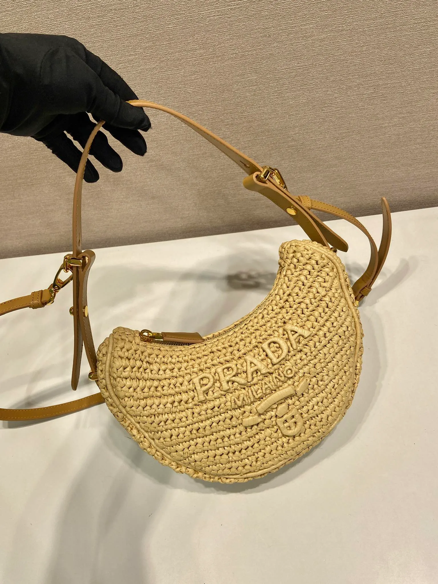💰1460🎉Woven Moon Bag🎉1BC194🎉🎉 The unique crescent moon bag silhouette is reinterpreted with curves, blending into the relaxed atmosphere of summer, giving it a new charm. It's crocheted with leather handles and features gold-tone hardware. Tonal letter logo embroidery on the front adds classic style. Equipped with 2 detachable cowhide shoulder straps, it has large capacity and a very fashionable upper body effect. Get it now🎉🎉 Length 22.5x Height 18.5x Bottom 6cm🎉🎉🎉💰💰💰