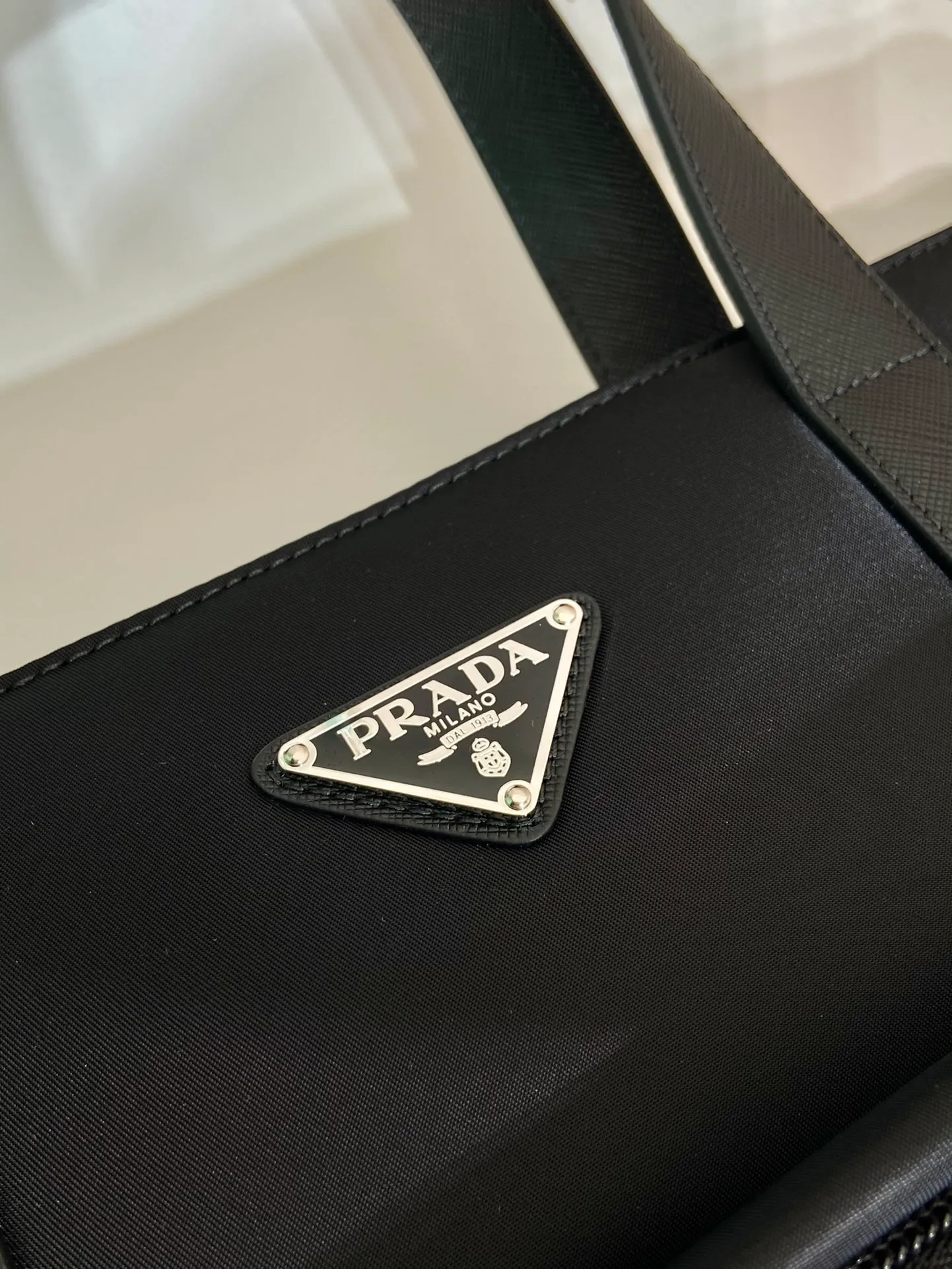 💰1320🎉New Tote Bag🎉2VG098 Backpack🎉🎉 This tote bag is made of imported nylon fabric and the handles are cross-grain cowhide. The front zipper pocket design can be carried on the shoulder or as a backpack. One bag can be used for three purposes. It can be used on short trips or for daily use. It is very functional and a popular style that will never go out of style🎉🎉Hurry up and get it🎉 Length 38x Height 42x Bottom 10cm🎉🎉🎉👏👏👏