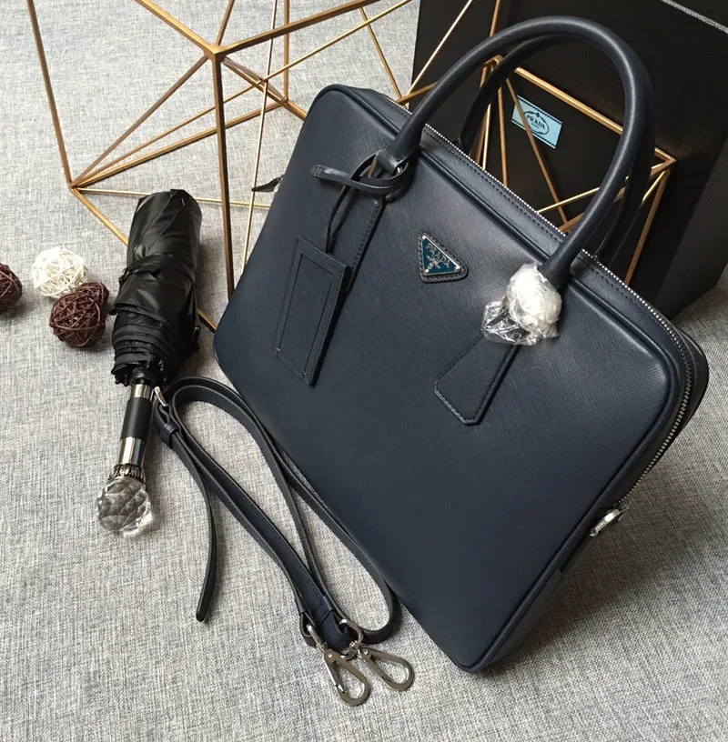💰1840, P's new model 0368 is out of stock, bottom width is 3.5cm👻👻👻, synchronized with counters, lightweight + ultra-thin + practical, the style that men have always requested, top quality, 175 OEM code, length 37x height 28x base width 3.5cm.