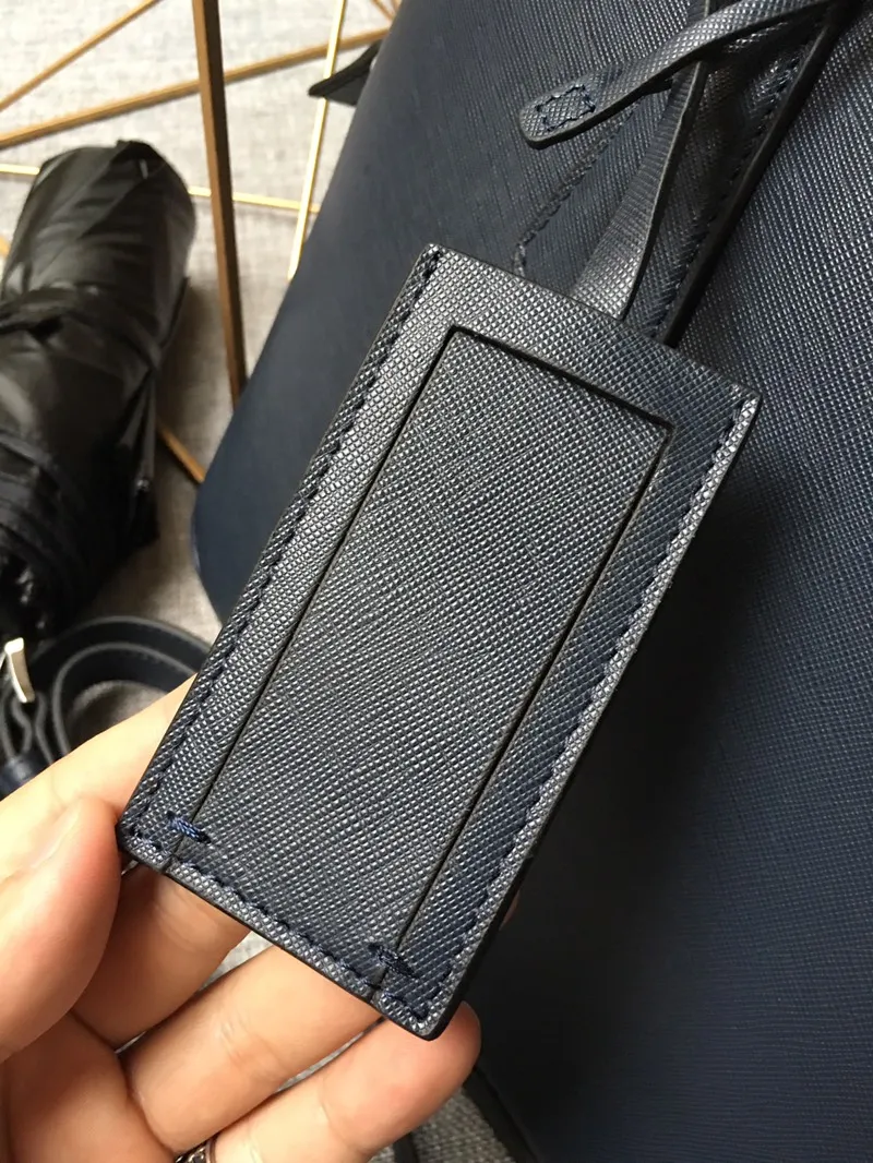 💰1840, P's new model 0368 is out of stock, bottom width is 3.5cm👻👻👻, synchronized with counters, lightweight + ultra-thin + practical, the style that men have always requested, top quality, 175 OEM code, length 37x height 28x base width 3.5cm.