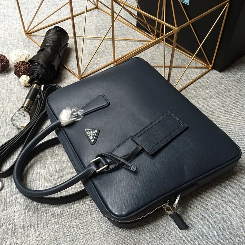 💰1840, P's new model 0368 is out of stock, bottom width is 3.5cm👻👻👻, synchronized with counters, lightweight + ultra-thin + practical, the style that men have always requested, top quality, 175 OEM code, length 37x height 28x base width 3.5cm.