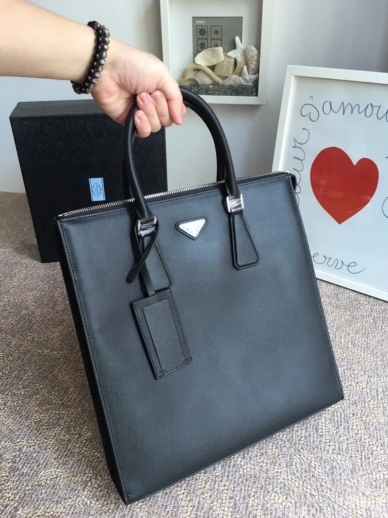 💰1840, the classic popular men's bag has been shipped👏👏1079 black portable style, synchronized with counters, top quality, made of imported cross-grain cowhide, 175 OEM code, hurry up if you want it, length 34X height 35.5cm
