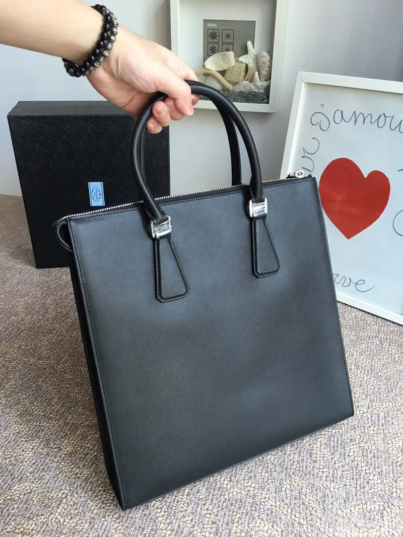 💰1840, the classic popular men's bag has been shipped👏👏1079 black portable style, synchronized with counters, top quality, made of imported cross-grain cowhide, 175 OEM code, hurry up if you want it, length 34X height 35.5cm