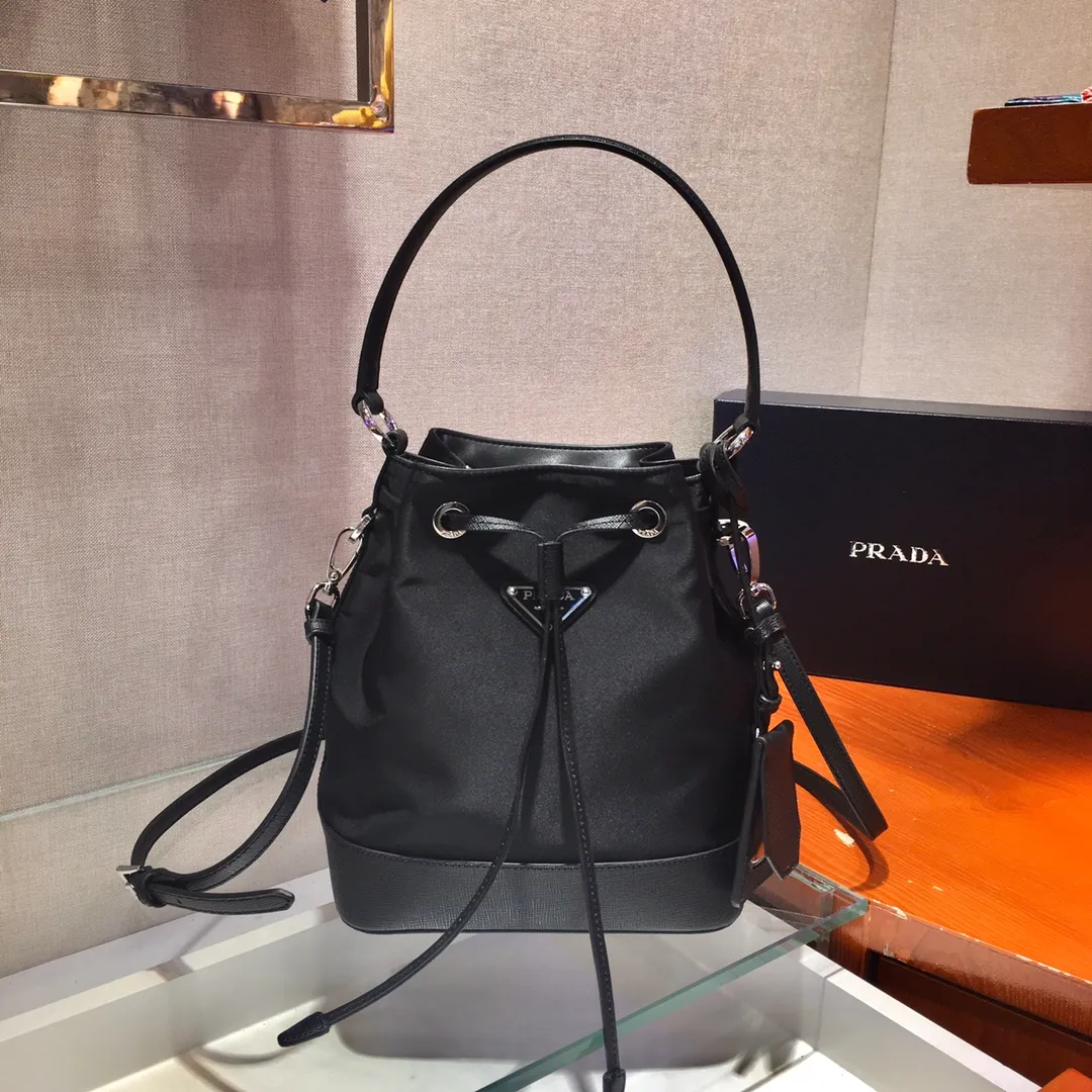 💰1060🎉New bucket bag🎉1BE055🎉Nylon bucket bag🎉🎉, made of imported nylon fabric/cross pattern cowhide, leather handle, detachable long shoulder strap , drawstring bag mouth, this combination is light and fashionable, has a very large capacity, and is a bucket bag that will never go out of style🙊🙊Ladies, it is worth owning, hurry up and get it🎉🎉 Length 24x Height 23x Bottom 12cm