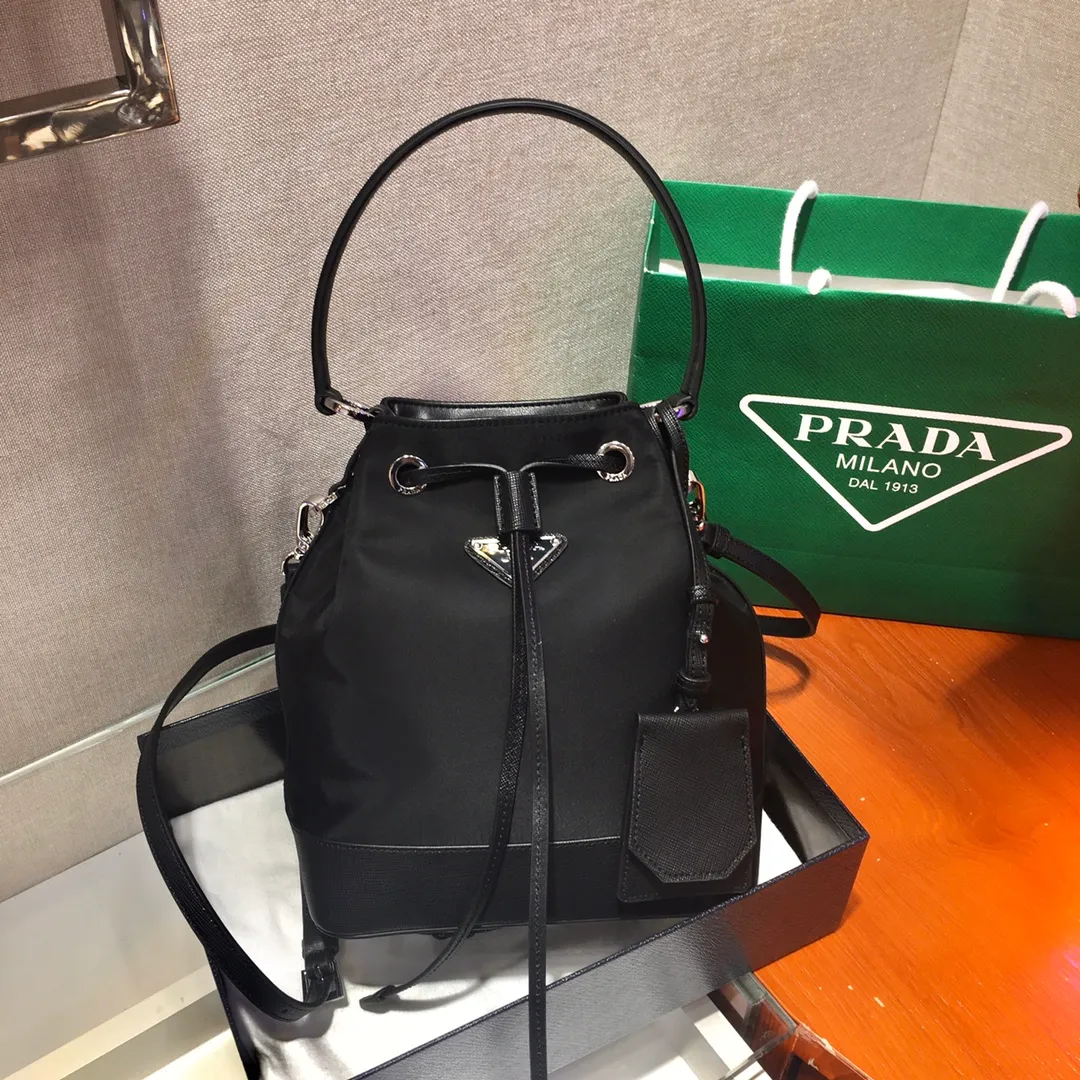 💰1060🎉New bucket bag🎉1BE055🎉Nylon bucket bag🎉🎉, made of imported nylon fabric/cross pattern cowhide, leather handle, detachable long shoulder strap , drawstring bag mouth, this combination is light and fashionable, has a very large capacity, and is a bucket bag that will never go out of style🙊🙊Ladies, it is worth owning, hurry up and get it🎉🎉 Length 24x Height 23x Bottom 12cm