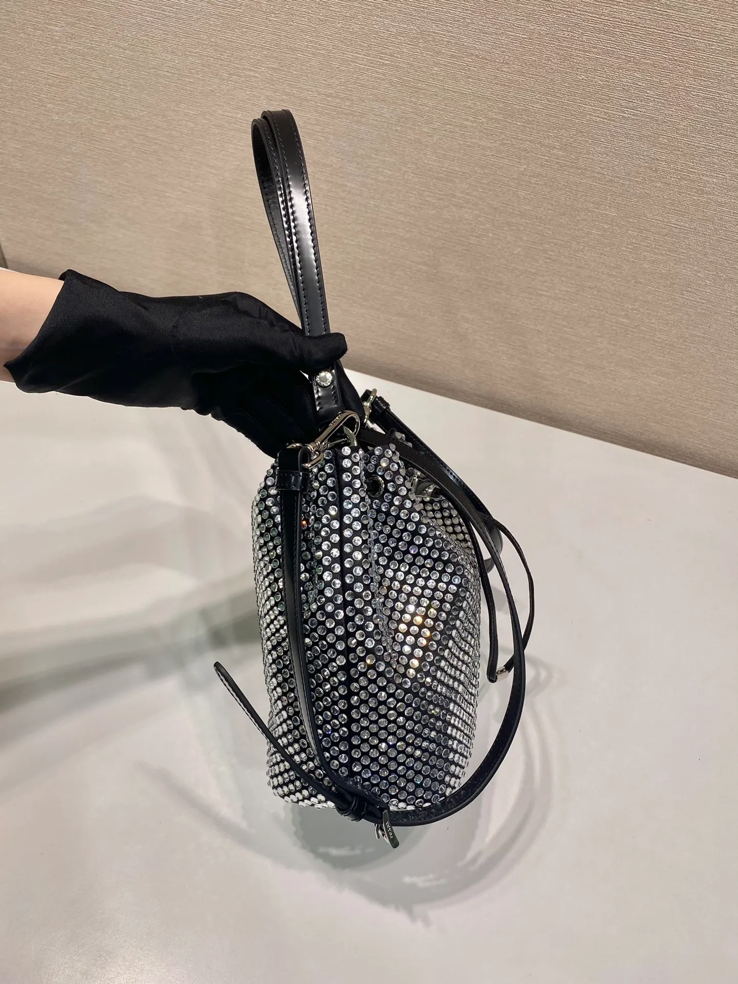 💰1260🎉Crystal Bucket Bag🎉1BE067🎉🎉 This crystal bucket is made of a combination of imported imitation crystal and satin materials, with an enamel-coated metal triangle logo decorative opening and closing design. The short shoulder strap is adjustable in length, and the long shoulder strap is detachable and adjustable. So cute😍, the effect of bling bling is very eye-catching, easy to create a large space🎉🎉Cute and cool, don’t you feel excited😙😙, beauties. Get it now. So beautiful, so in love😋😋 Length 16x height 21 bottom 10cm🎉🎉🎉👏👏👏
