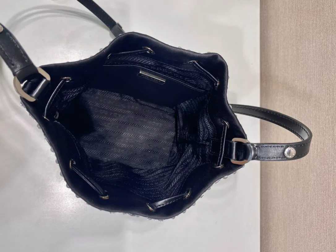 💰1260🎉Crystal Bucket Bag🎉1BE067🎉🎉 This crystal bucket is made of a combination of imported imitation crystal and satin materials, with an enamel-coated metal triangle logo decorative opening and closing design. The short shoulder strap is adjustable in length, and the long shoulder strap is detachable and adjustable. So cute😍, the effect of bling bling is very eye-catching, easy to create a large space🎉🎉Cute and cool, don’t you feel excited😙😙, beauties. Get it now. So beautiful, so in love😋😋 Length 16x height 21 bottom 10cm🎉🎉🎉👏👏👏