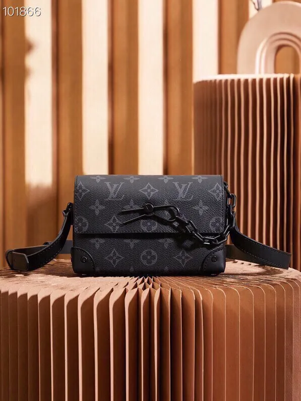 P¥780👉nfc dynamic chip version👈【Top inspection-free all-steel hardware】This Steamer mini handbag is made of Monogram Eclipse canvas and draws chain and pin elements from the Louis Vuitton Steamer hard case. Perfectly sized to accommodate travel needs, it comes with a zippered interior pocket and adjustable shoulder straps. Monogram Eclipse coated canvas, cow leather trim, fabric lining, metal hardware, zipper inner pocket, Steamer style chain, magnetic buckle closure, shoulder strap, non-detachable, adjustable! ! Model: M81783; Size: 18x11x6.5CM