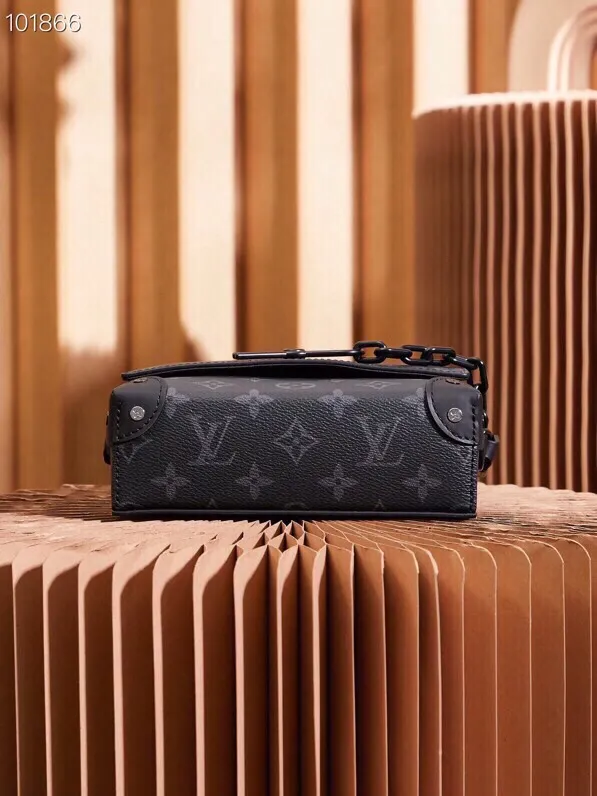 P¥780👉nfc dynamic chip version👈【Top inspection-free all-steel hardware】This Steamer mini handbag is made of Monogram Eclipse canvas and draws chain and pin elements from the Louis Vuitton Steamer hard case. Perfectly sized to accommodate travel needs, it comes with a zippered interior pocket and adjustable shoulder straps. Monogram Eclipse coated canvas, cow leather trim, fabric lining, metal hardware, zipper inner pocket, Steamer style chain, magnetic buckle closure, shoulder strap, non-detachable, adjustable! ! Model: M81783; Size: 18x11x6.5CM