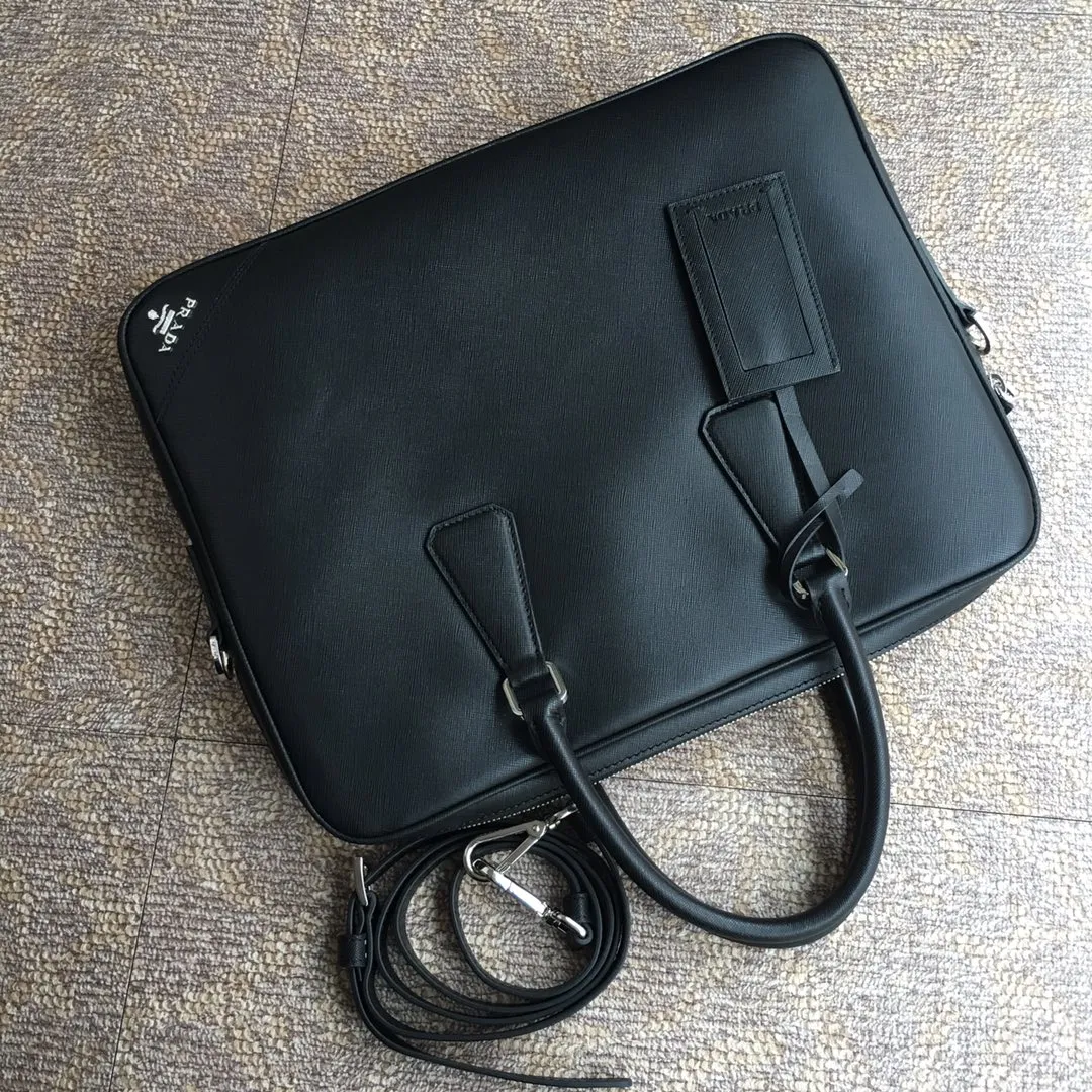 💰1900, P’s new men’s bag 0368 corner mark, top quality [applause][applause][applause], synchronized with counters, using imported cross-grain cowhide, top-grade hardware, 175 OEM code, length 36.5x height 28x bottom 4.5cm