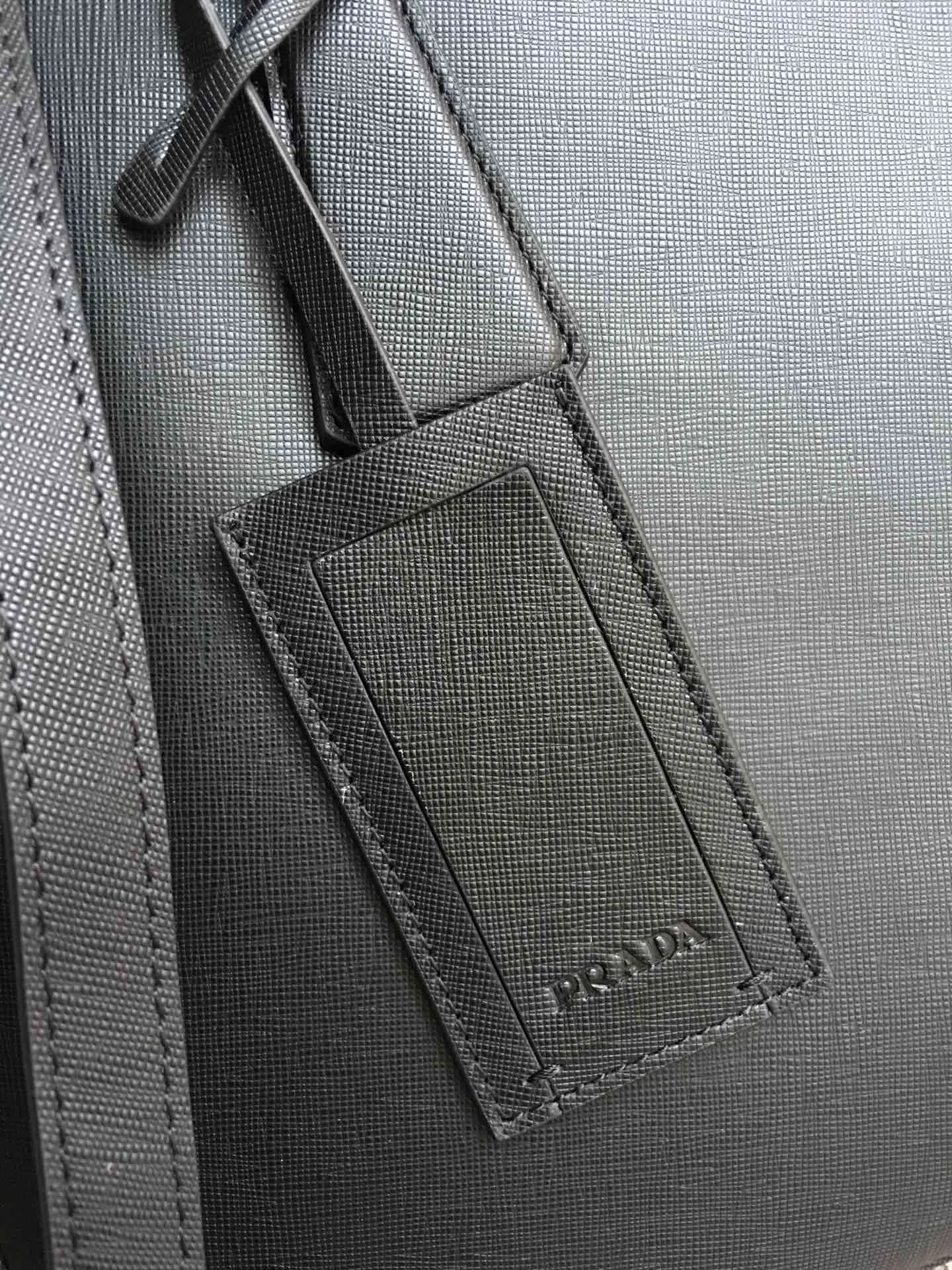 💰1900, P’s new men’s bag 0368 corner mark, top quality [applause][applause][applause], synchronized with counters, using imported cross-grain cowhide, top-grade hardware, 175 OEM code, length 36.5x height 28x bottom 4.5cm