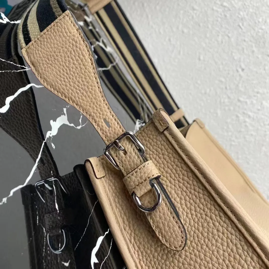 p1400¥👏New fabric cross-body bag👏1BC073/large tote bag This leather mini shoulder bag has a simple design. A metallic triangle logo on the front adds signature tone. Equipped with detachable/adjustable logo printed webbing, the upper body effect is very beautiful😘😘highlighting its modern style. High fashion is the main fashion for daily matching. Hurry up and get it, it’s so beautiful👏👏Length 30xH 28xH 12cm👏👏👏😘😘😘