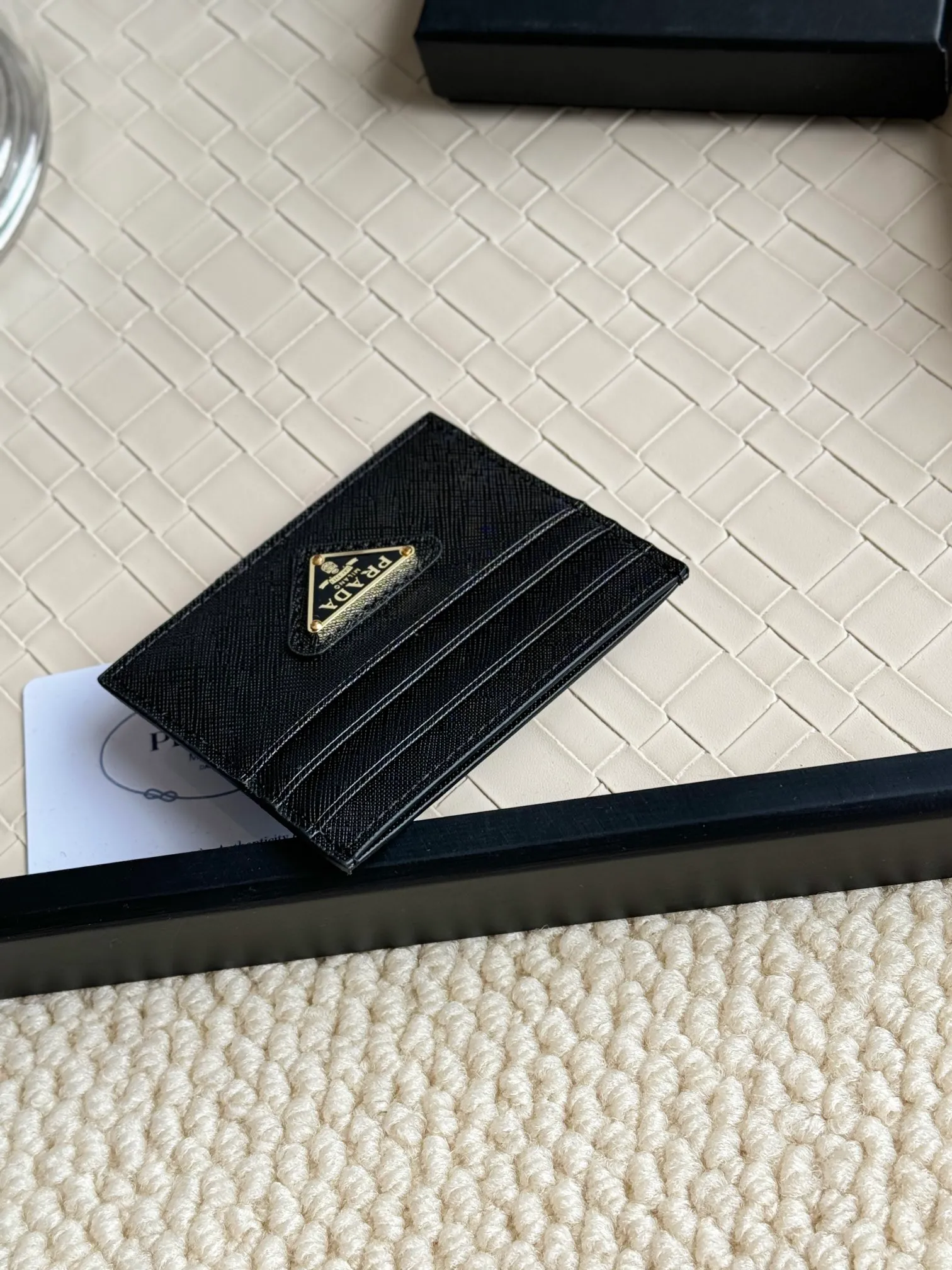 💰110prada popular card holder, unisex small card holder, black, model 1MC025 Triangle Wheat series, nine colors, made of cross-grain cowhide, 6 card slots ➕ one middle sandwich, can hold multiple cards and zeros 💰, size 11.2×8.5cm, real shot, what you see is what you get