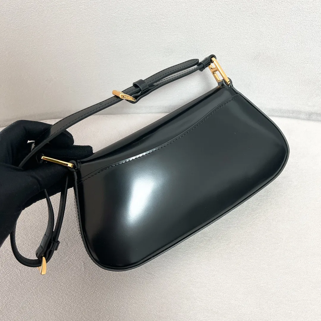 💰1520✨New product launch✨2023 new series glossy calfskin flip shoulder bag 1BD345 Chic and noble glossy calfskin Exquisite and fashionable new lock closure The large logo triangle logo is perfectly integrated into the body of the bag. Equipped with 2 detachable and adjustable shoulder straps. It can be used as an armpit bag or a crossbody bag. The lines are smooth and neat, retro and trendy! Perfect details are comparable to brick cabinets. Super size: 24*11*4cm