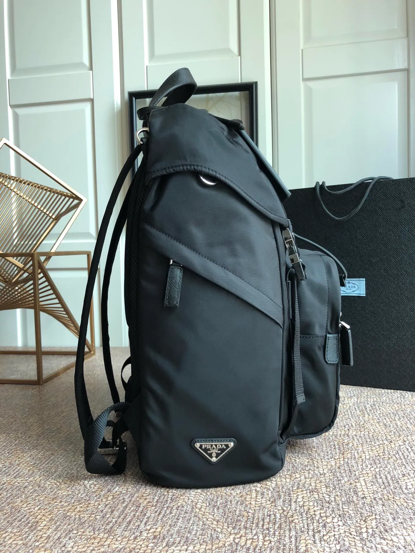💰1460, P’s new backpack, 2VZ135 robot🎉🎉🎉, original item, made of imported parachute fabric + unique puzzle robot pattern, two buckles on the front, top hardware, 175 OEM code, light and stylish, unisex model, length 27x height 45x bottom 17cm👍