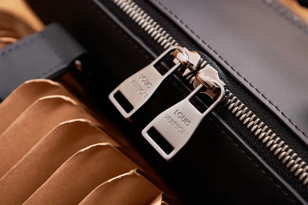P¥800, 👉nfc dynamic chip version👈 [Top original order, all steel hardware] Model: M40566; Size: 39x28x11CM Work details: For reference