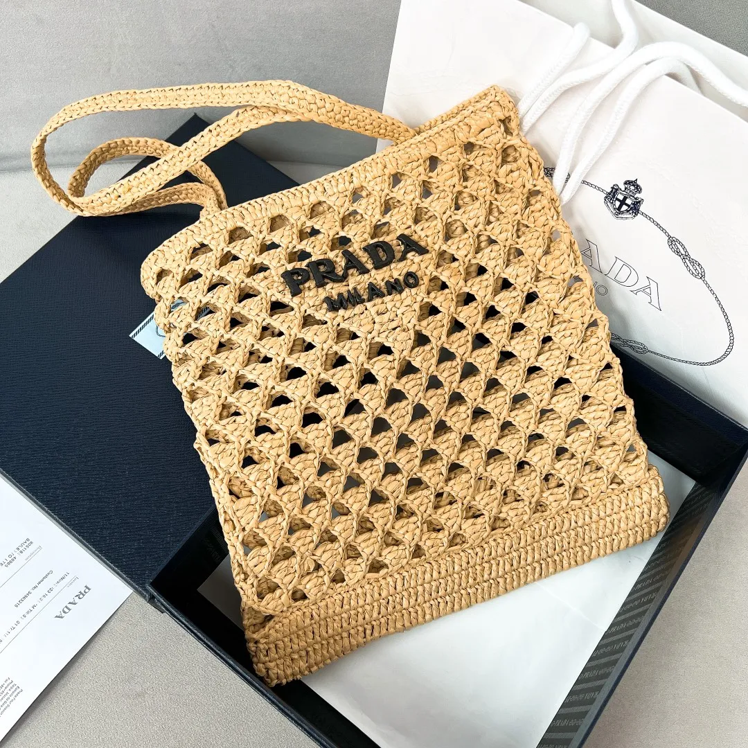 💰1360, new raffia beach bag 1BG493, an excellent choice for travel and vacation🏖️Handmade with raffia, the light and natural material expresses summer mood. Embroidered lettering triangle logo on the front, with long exquisite shoulder handles. Super large capacity and very light weight. Wear-resistant, waterproof, durable and good-looking. Can be carried by hand, shoulder or shoulder. New favorite of fashion trendsetters. Perfect details. Comparable to brick cabinets. Excellent 5🌟 evaluation Size: 30*29.5cm