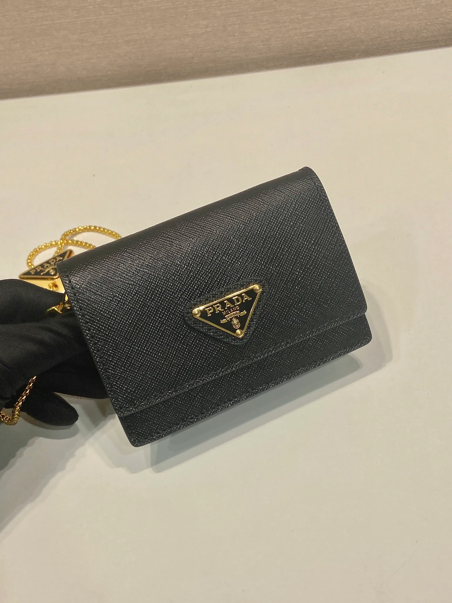 🎉Chain Card Holder🎉1MR024 Mini🎉🎉 This exquisite and versatile flip card holder is equipped with a detachable chain shoulder strap, which adds gorgeous style and is easy to carry in a variety of ways. It can also be used as a waist bag👍The metal engraved logo decorates the front material of the Saffiano leather jacket, which is fashionable and versatile. It can accommodate lipstick, keys, and cards. It’s so cute😘babies. Come in quickly😘😘 Length 11.5x height 8x base 2.5cm🎉🎉🎉💰💰💰