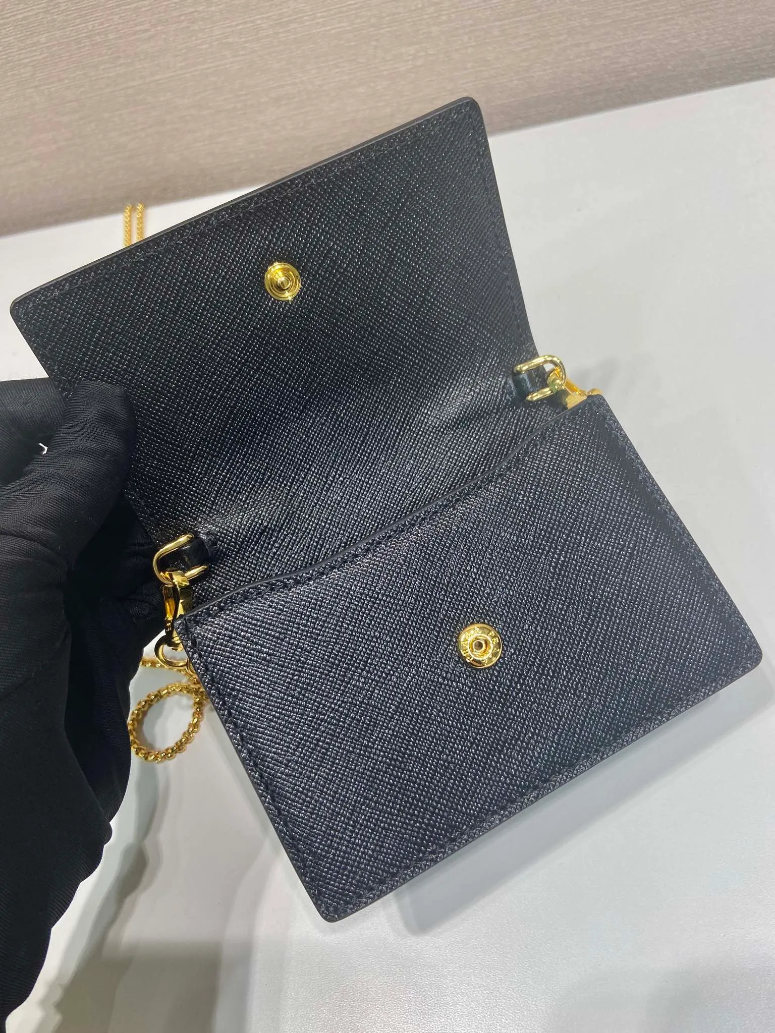 🎉Chain Card Holder🎉1MR024 Mini🎉🎉 This exquisite and versatile flip card holder is equipped with a detachable chain shoulder strap, which adds gorgeous style and is easy to carry in a variety of ways. It can also be used as a waist bag👍The metal engraved logo decorates the front material of the Saffiano leather jacket, which is fashionable and versatile. It can accommodate lipstick, keys, and cards. It’s so cute😘babies. Come in quickly😘😘 Length 11.5x height 8x base 2.5cm🎉🎉🎉💰💰💰