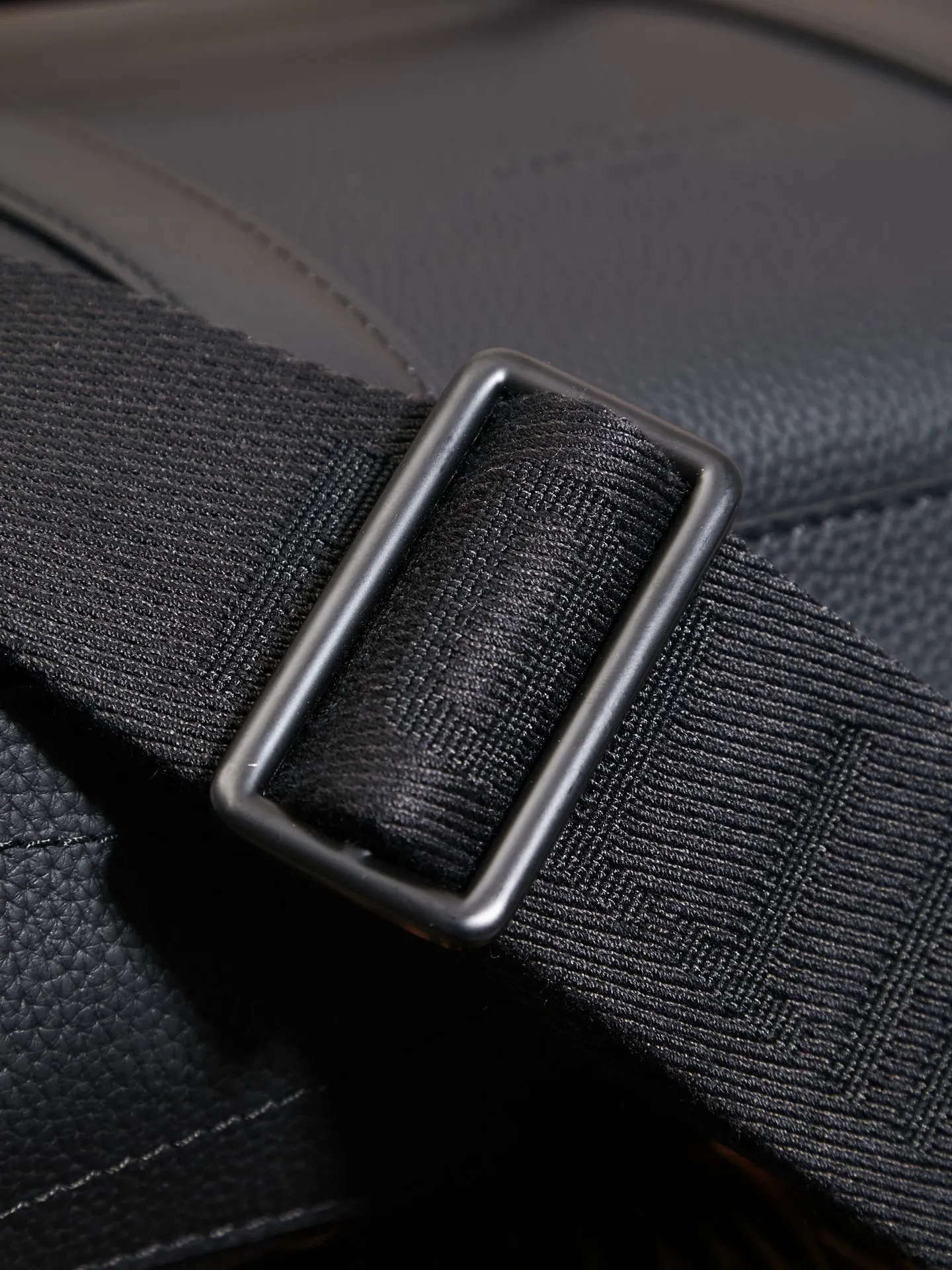 P¥940👉nfc dynamic chip version👈This Armand briefcase M59159 top-level inspection-free🇫🇷All steel hardware Size: 38*29*7cm [Essential details, every detail is impeccable]