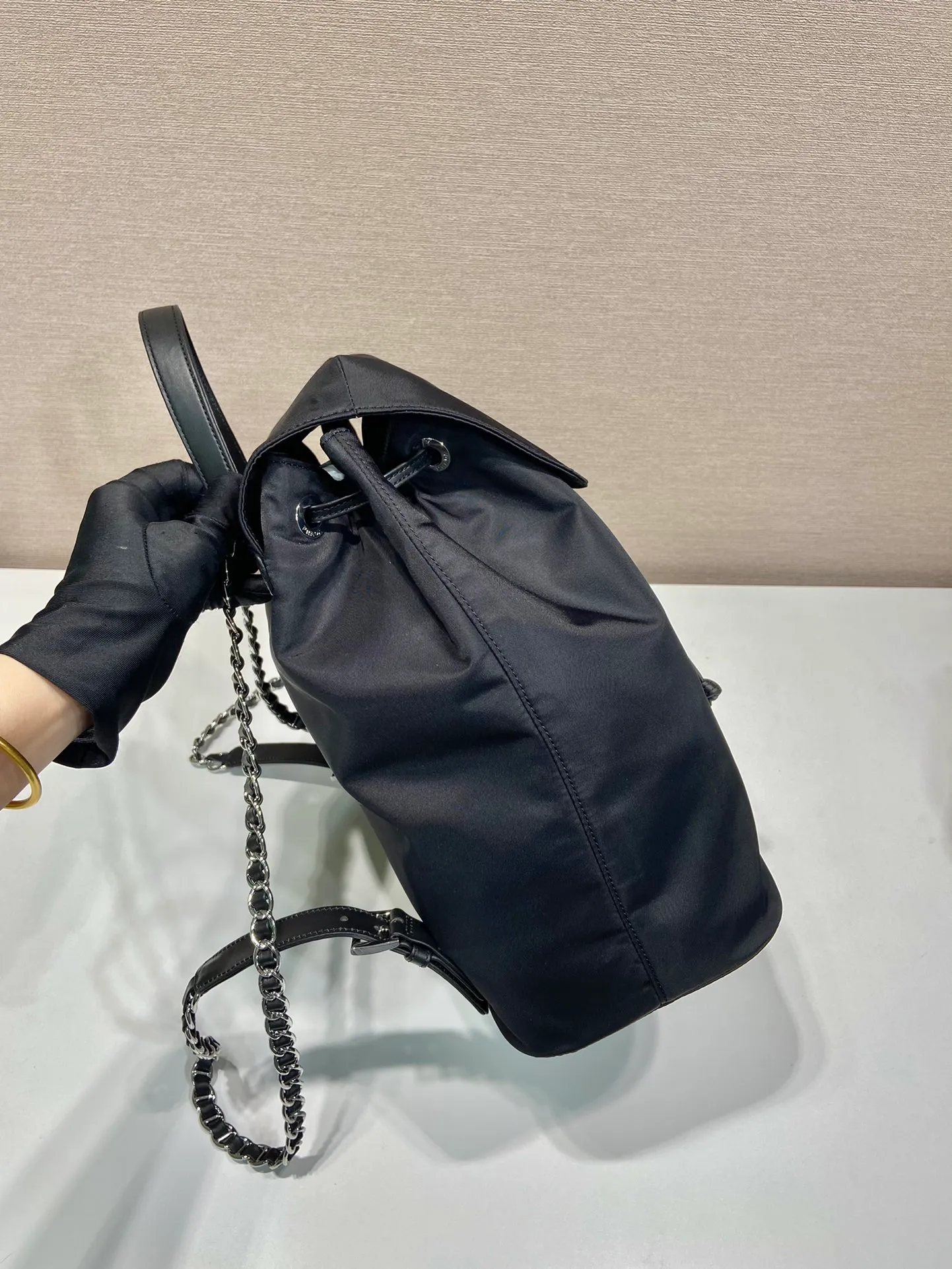 💰1320🎉Second-hand backpack🎉1BZ830 large🎉🎉 This one is made of imported nylon fabric/calf leather, top-grade imported Japanese iron, the upper body effect is very beautiful, lightweight and practical. Easy to space. Babies, hurry up and get it, it’s another hit that will never go out of style. Length 32x Height 30x Bottom 14cm🎉🎉🎉👏👏👏