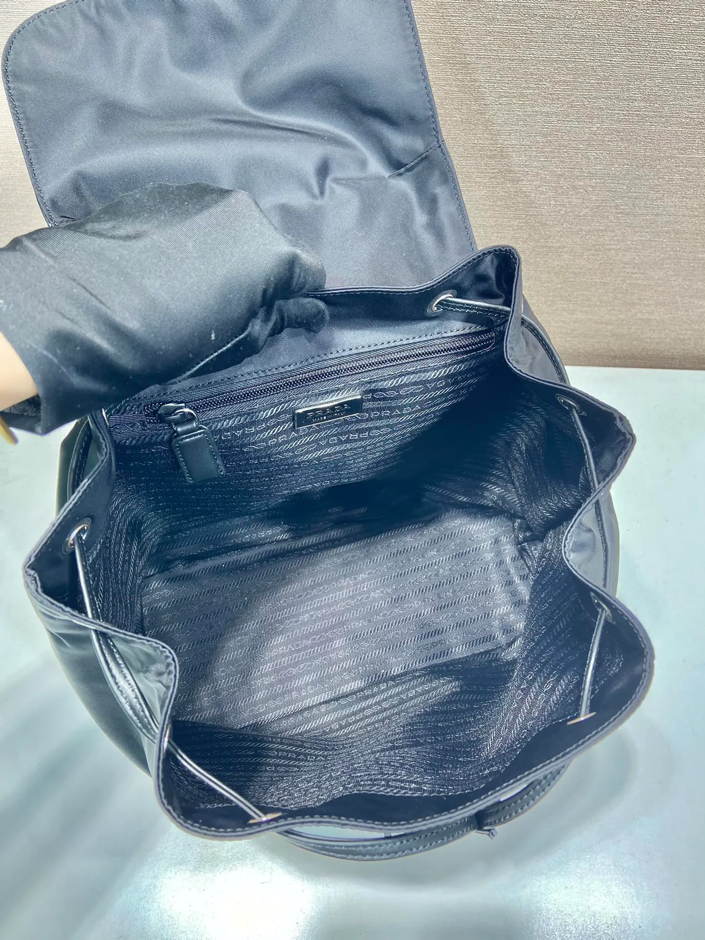 💰1320🎉Second-hand backpack🎉1BZ830 large🎉🎉 This one is made of imported nylon fabric/calf leather, top-grade imported Japanese iron, the upper body effect is very beautiful, lightweight and practical. Easy to space. Babies, hurry up and get it, it’s another hit that will never go out of style. Length 32x Height 30x Bottom 14cm🎉🎉🎉👏👏👏