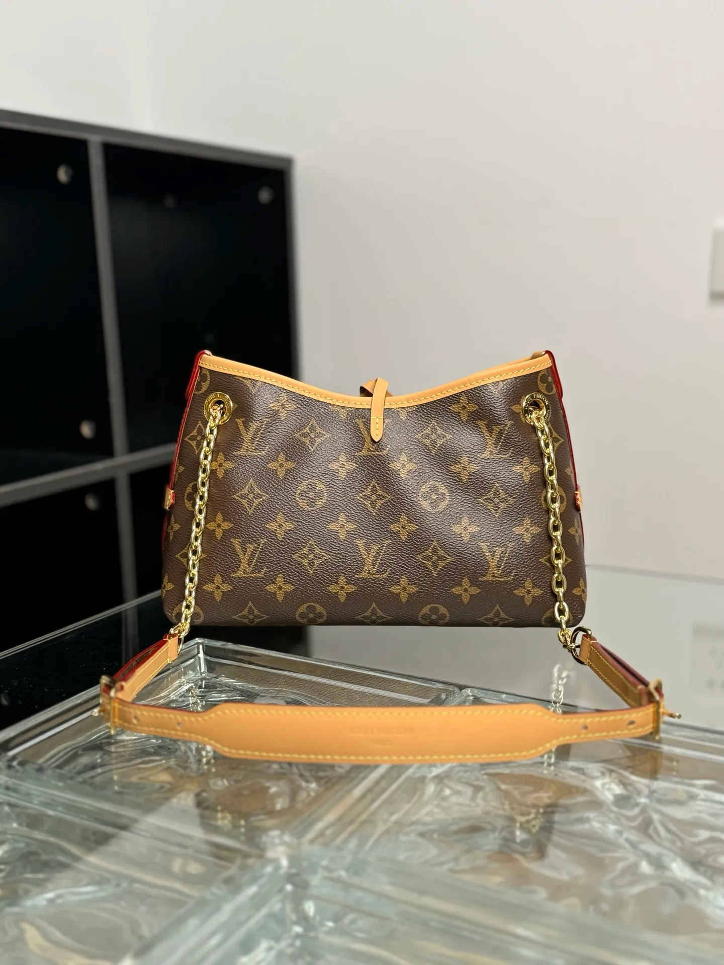 P¥1000👉nfc dynamic chip👈 [100% MB special grade all-steel hardware imported fabrics] This CarryAll BB handbag is made of Monogram canvas, and the dazzling chain is decorated with Monogram flowers, lighting up day and night occasions with a trendy look. A leather name tag complements the lace-up closure, and an interior zippered pocket provides easy access to your credit cards. Monogram coated canvas - Calfskin leather trim - Textile lining - Metal hardware - Lace-up and magnetic closure - Internal zippered patch pocket - Designer - Holds a smartphone, keys, Zippy wallet and headphones - Shoulder strap: non-detachable, adjustable! ! Model: M13014; Size: 26x17x10CM