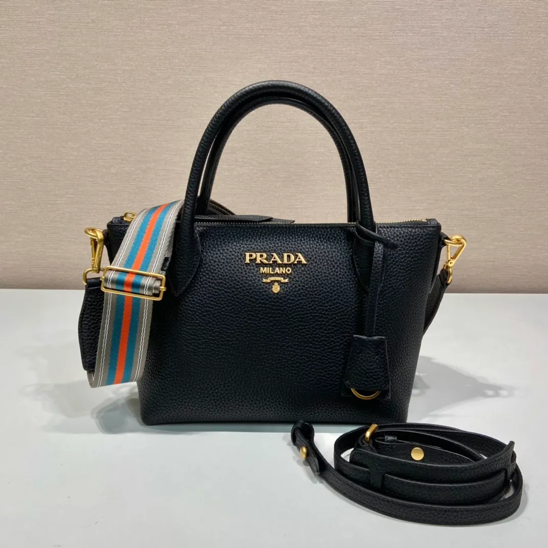 💰1600🎉New double shoulder straps🎉1BA111 double shoulder straps🎉 This double shoulder strap is made of imported deerskin grain cowhide and equipped with two interchangeable and adjustable long shoulder straps. The fabric webbing is matched with cowhide, it can be carried on the hand/shoulder, it is perfect😘, versatile for mixing and matching different clothes on different occasions😘, large capacity, many compartments, super soft to the touch🎉Hurry up and get it🎉Length 24xH19 bottom 12cm🎉🎉🎉👏👏👏