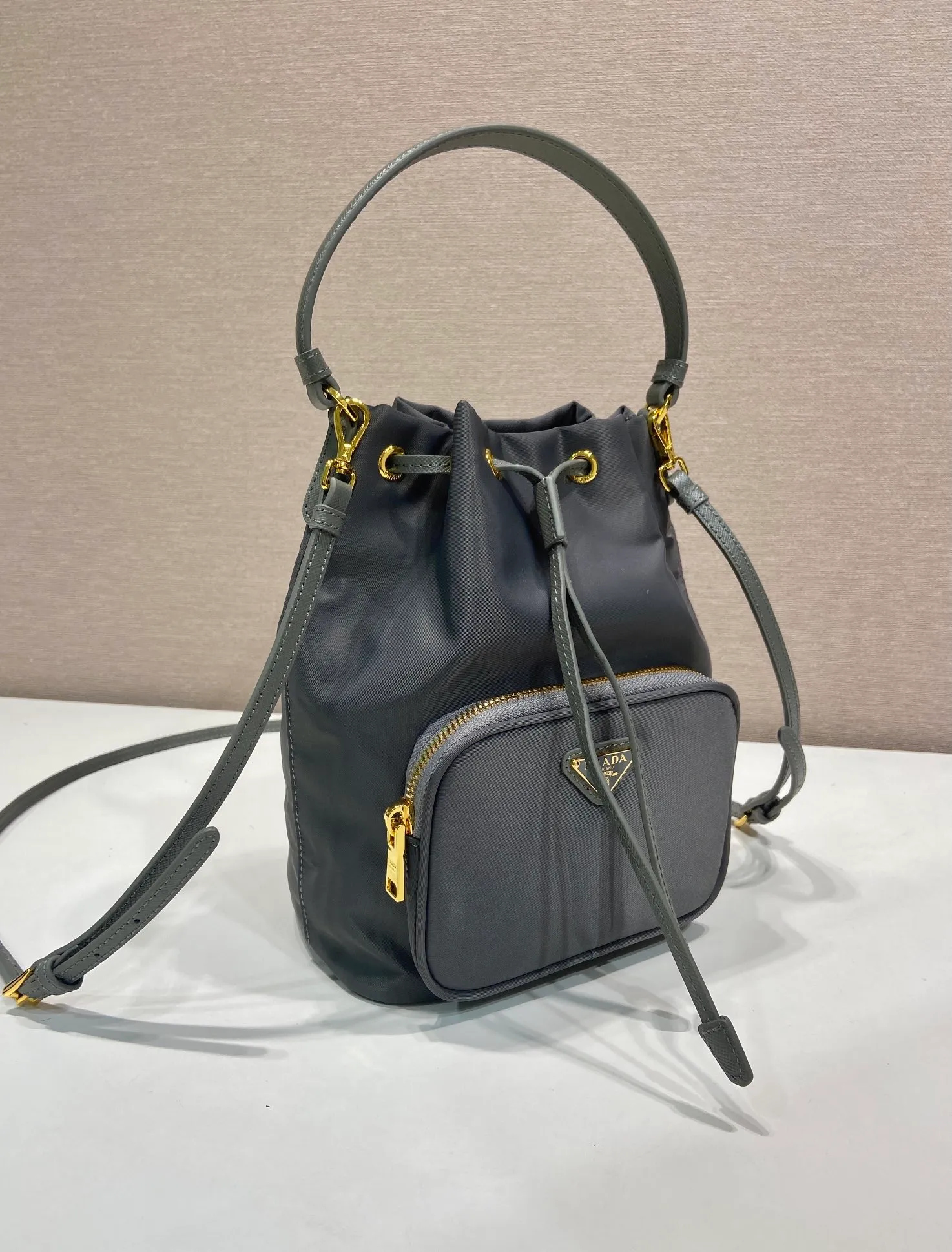💰760, the classic model 1BH038 new color😘 has arrived👏👏 Made of imported nylon fabric, top grade five, portable/diagonal, light, practical and fashionable, beauties hurry up and get it, 165 OEM code, length 18x height 23 base × 12cm📢📢📢📢