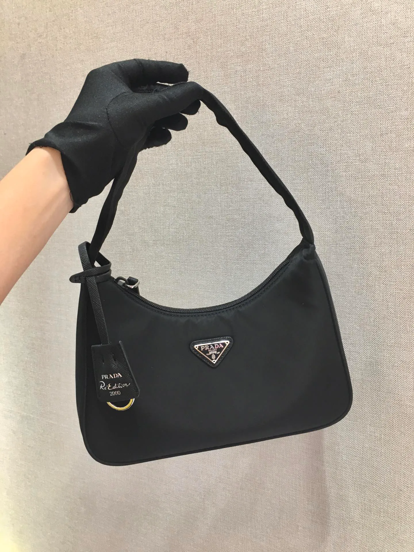 💰660🔥Upgrade board Hobo bag🔥Original quality👍👍Upgrade board 1NE515 moon-shaped second-hand bag, made of imported original parachute fabric, lightweight and practical Hobo armpit bag, super simple and eye-catching👍👍, small/light/packable/easy to wear/fashionable armpit bag, and can be carried by hand, super easy to use😍😍. It is currently the most popular bag among celebrities, aren’t you excited? 😜😜 Ladies, hurry up, length 23x height 13x base 5cm