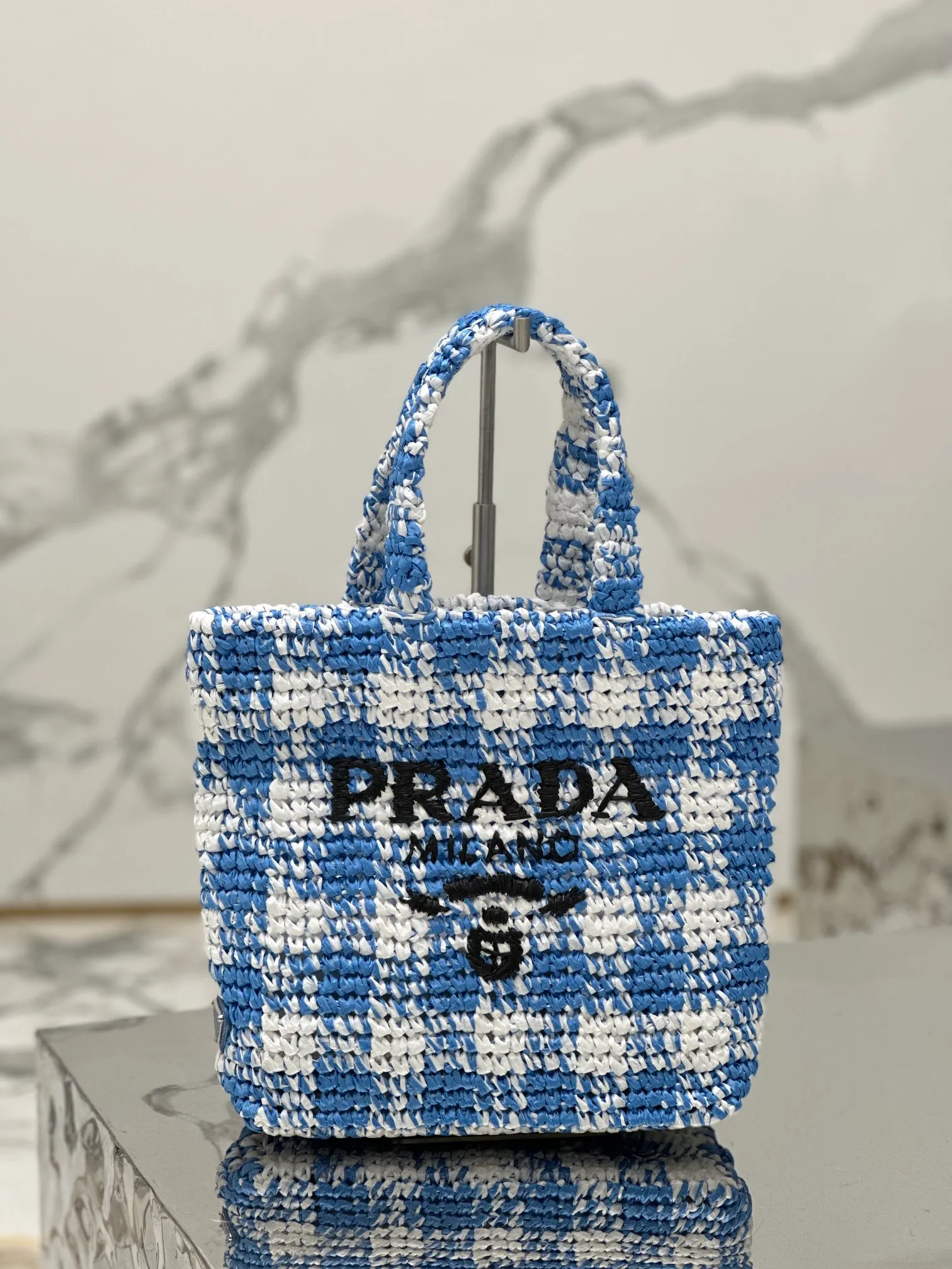 💰1560🌟Colorful woven tote bag (small size) The latest woven tote bag is designed with imported raffia. Each bag is woven by hand with professional technology, very exquisite and elegant! The color scheme of each one is very fresh! This is the bag you should carry in summer. Size: length 24×height 24×bottom 8cm Style number: 1BG422