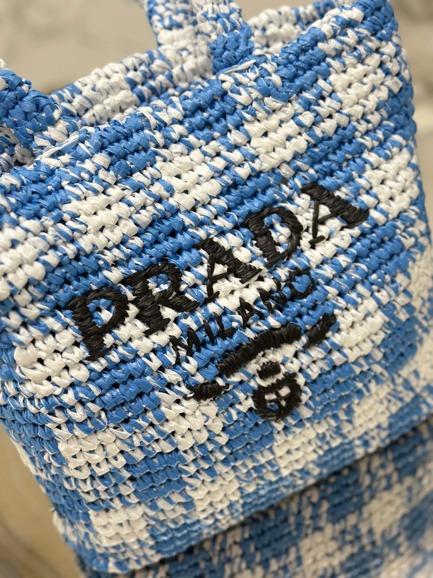 💰1560🌟Colorful woven tote bag (small size) The latest woven tote bag is designed with imported raffia. Each bag is woven by hand with professional technology, very exquisite and elegant! The color scheme of each one is very fresh! This is the bag you should carry in summer. Size: length 24×height 24×bottom 8cm Style number: 1BG422