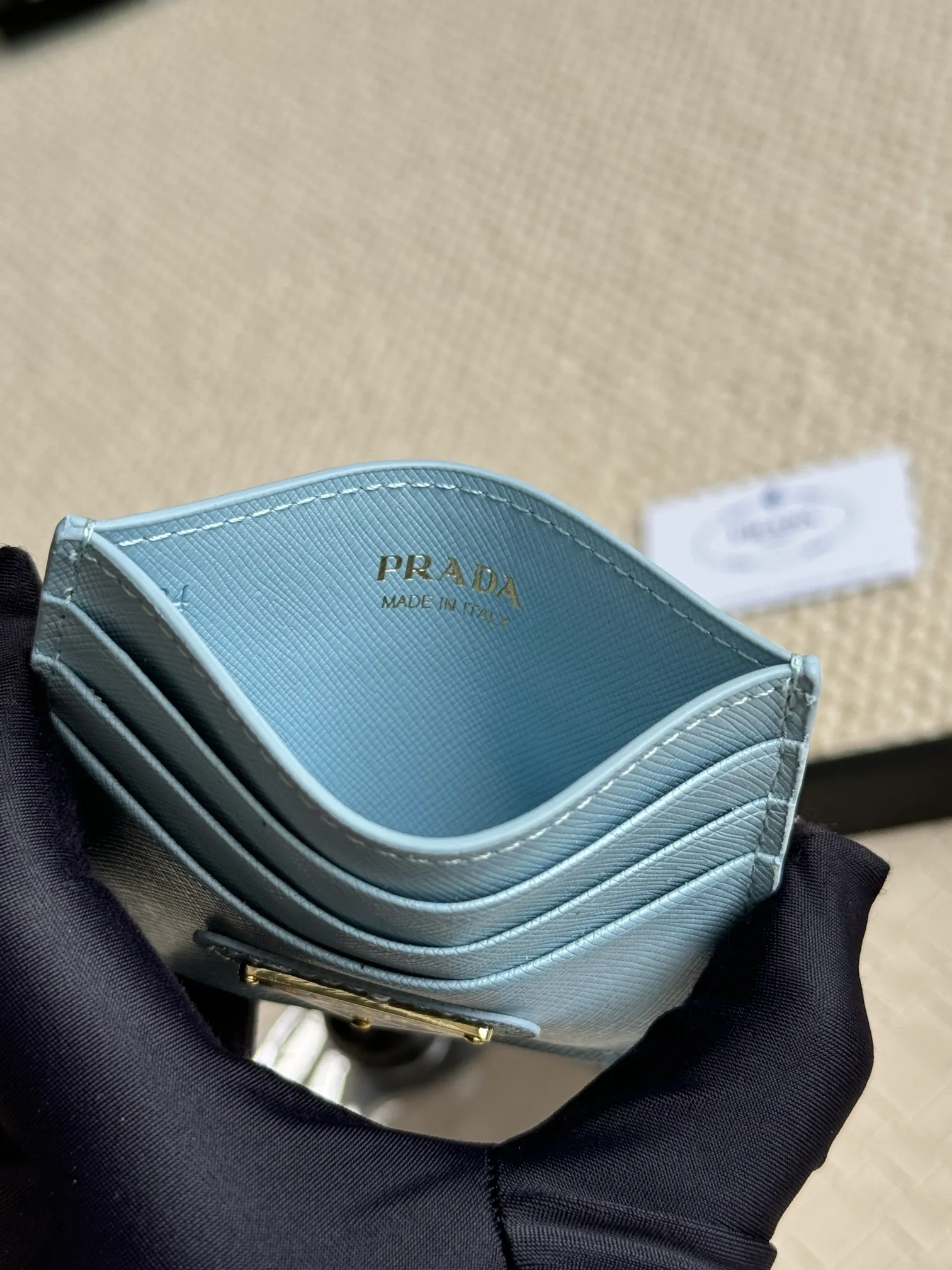 💰100prada popular card holder, unisex small card holder, black, model 1MC025 Triangle Wheat series, nine colors, made of cross-grain cowhide, 6 card slots ➕ a middle mezzanine, which can hold multiple cards and zeros 💰, size 11.2×8.5cm, taken in kind, what you see is what you get