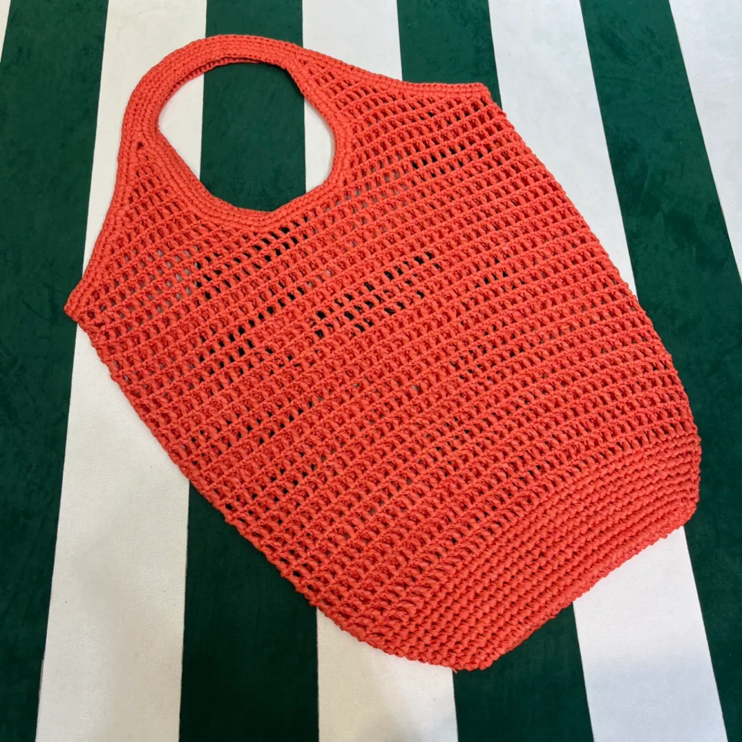 💰1360{Shrimp Orange｝🦐 Prad* new hollow straw tote! Full of artistic atmosphere ~ The raffia weave is very solid and has a great texture. ♡ It can be paired with personal clothes every day. The natural style design makes it seem like it can breathe💭 If you like the baby, quickly add it to the harem. Carry an exclusive style that will not go out of style for several years🌱1BG424 Size: Height 45x Width 51cm