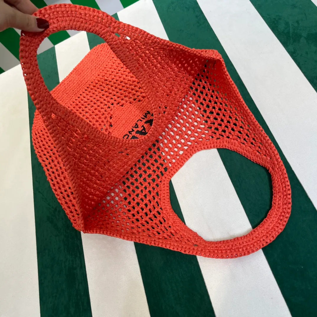 💰1360{Shrimp Orange｝🦐 Prad* new hollow straw tote! Full of artistic atmosphere ~ The raffia weave is very solid and has a great texture. ♡ It can be paired with personal clothes every day. The natural style design makes it seem like it can breathe💭 If you like the baby, quickly add it to the harem. Carry an exclusive style that will not go out of style for several years🌱1BG424 Size: Height 45x Width 51cm