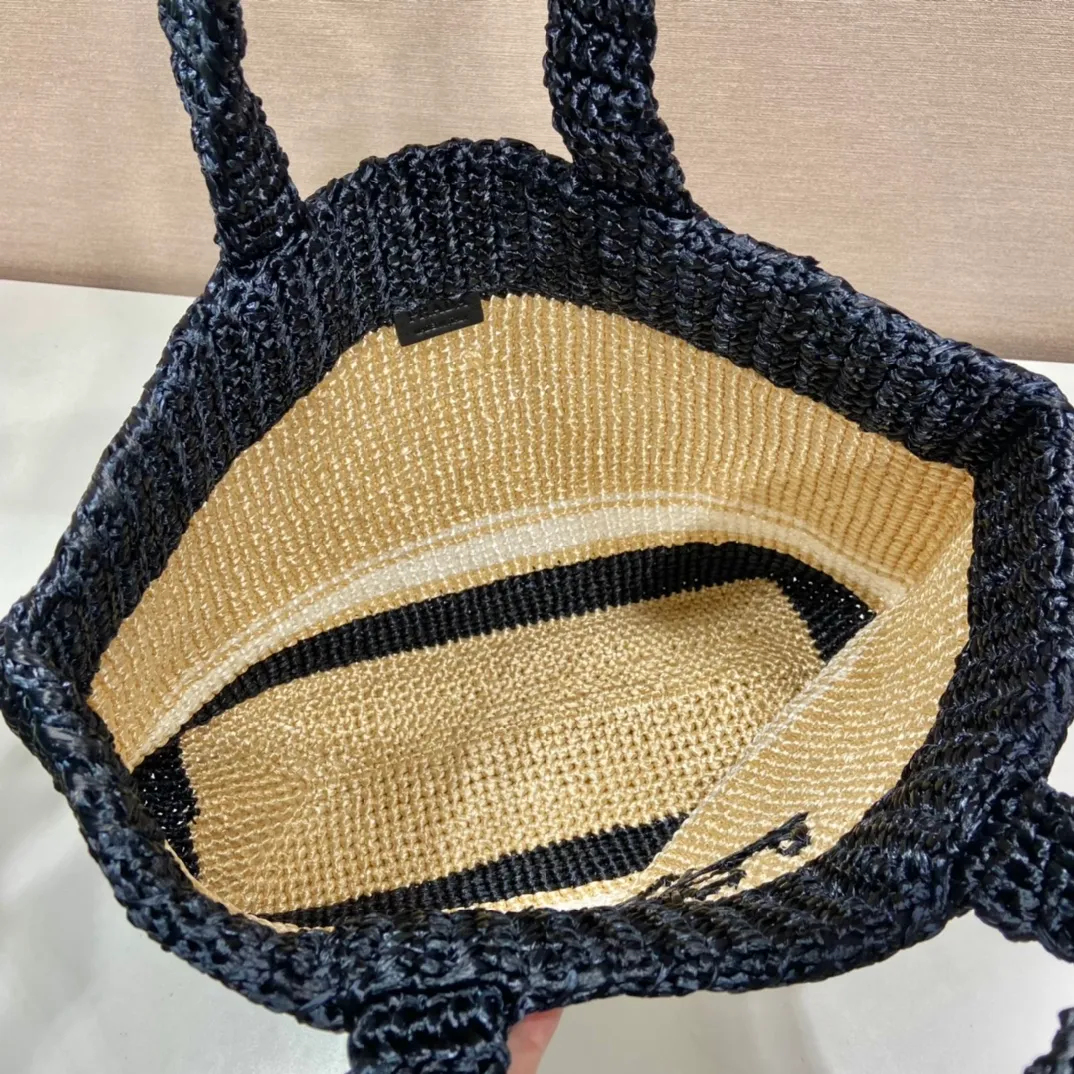 💰2100👏Fiber Tote Bag👏1BG408 stitching color👏👏 This fiber tote bag is designed with imported raffia and is very handmade. The contrasting color splicing lines make it more fashionable/exquisite. Each bag is woven by hand with professional technology. 😘😘It is lightweight and spacious, so it has a summer style. The effect of various matching clothes is very beautiful. Length 49x height 35x bottom 15cm