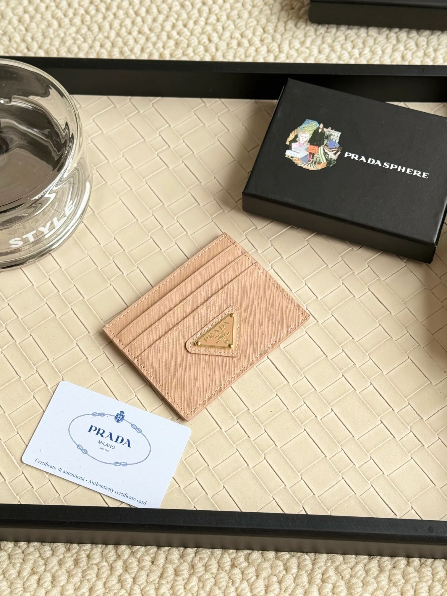💰110prada popular card holder, unisex small card holder, black, model 1MC025 Triangle Wheat series, nine colors, made of cross-grain cowhide, 6 card slots ➕ one middle sandwich, can hold multiple cards and zeros 💰, size 11.2×8.5cm, real shot, what you see is what you get